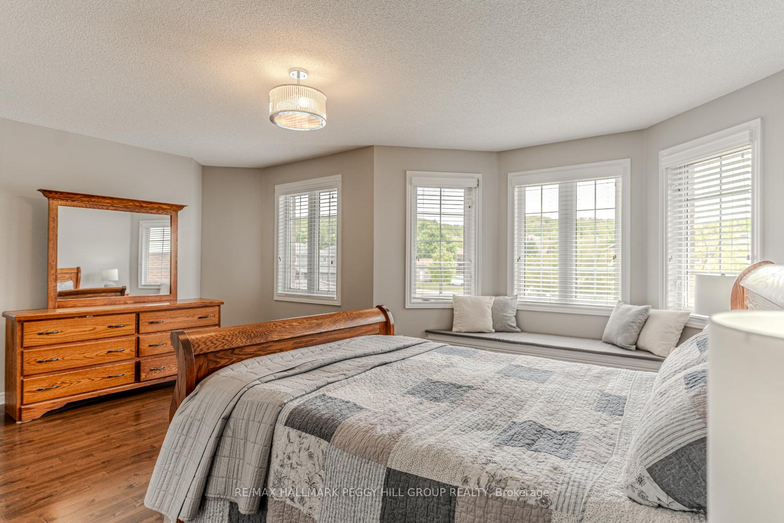 Photo 14 of 20 Dunnett Drive, Barrie, Ardagh — HOMEH