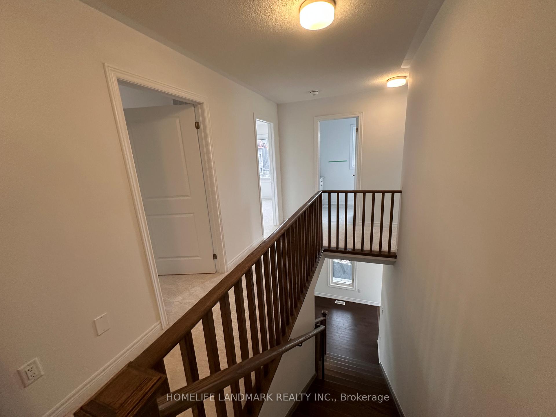 Photo 4 of 21 Kingsbury Trail E, Barrie, Rural Barrie Southeast — HOMEH