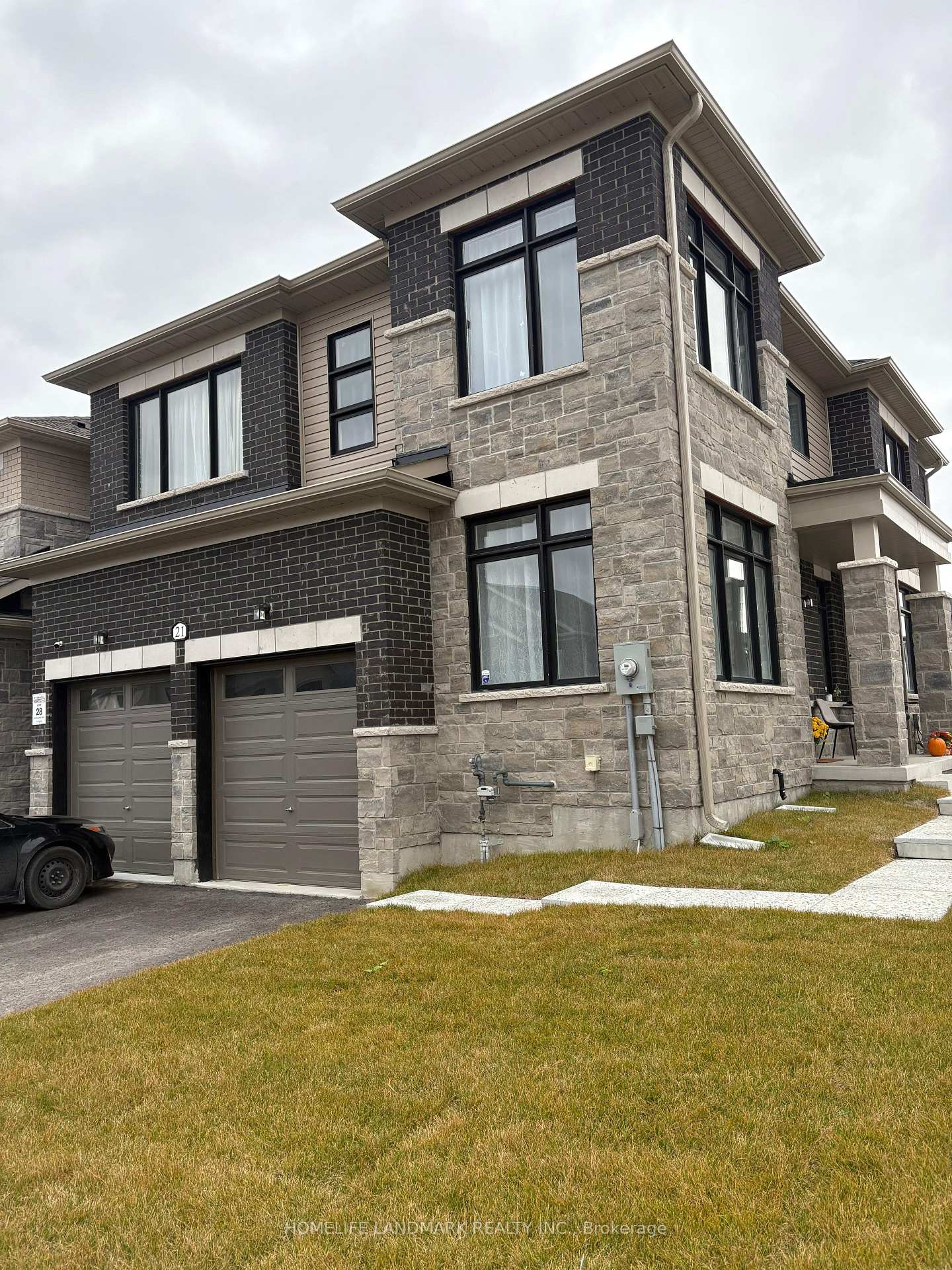 Photo 16 of 21 Kingsbury Trail E, Barrie, Rural Barrie Southeast — HOMEH