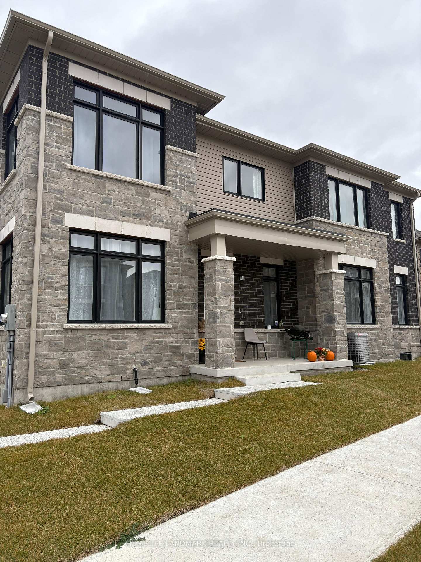 Photo 21 of 21 Kingsbury Trail E, Barrie, Rural Barrie Southeast — HOMEH