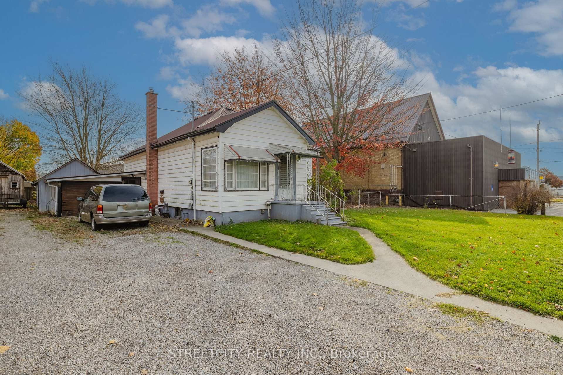 Photo 4 of 225 John Street N, Aylmer — HOMEH
