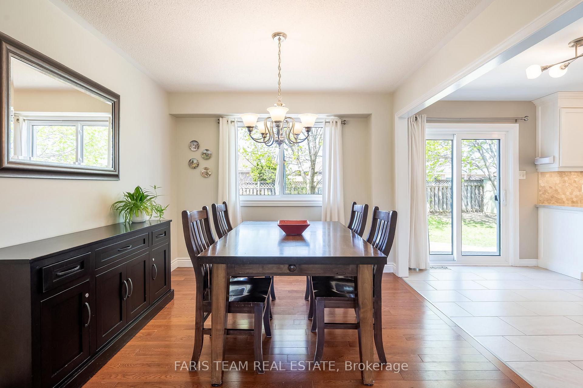 Photo 5 of 22 Watson Drive, Barrie, East Bayfield — HOMEH