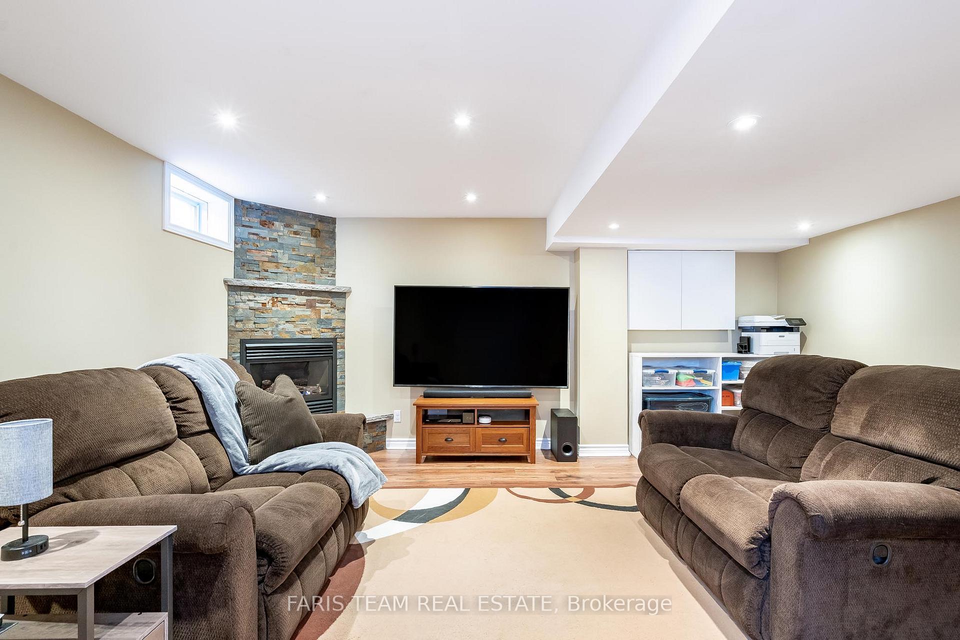 Photo 17 of 22 Watson Drive, Barrie, East Bayfield — HOMEH