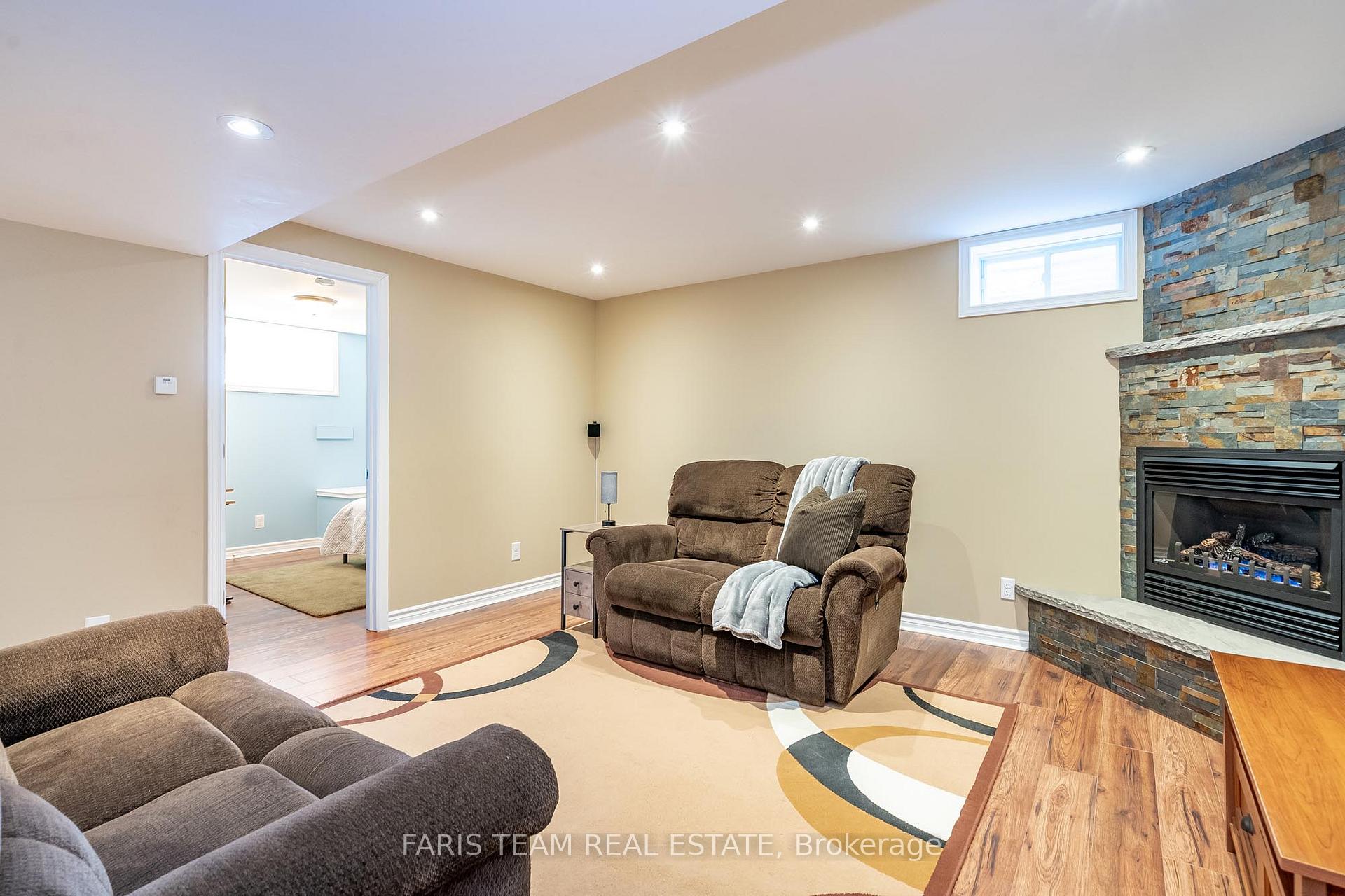 Photo 19 of 22 Watson Drive, Barrie, East Bayfield — HOMEH