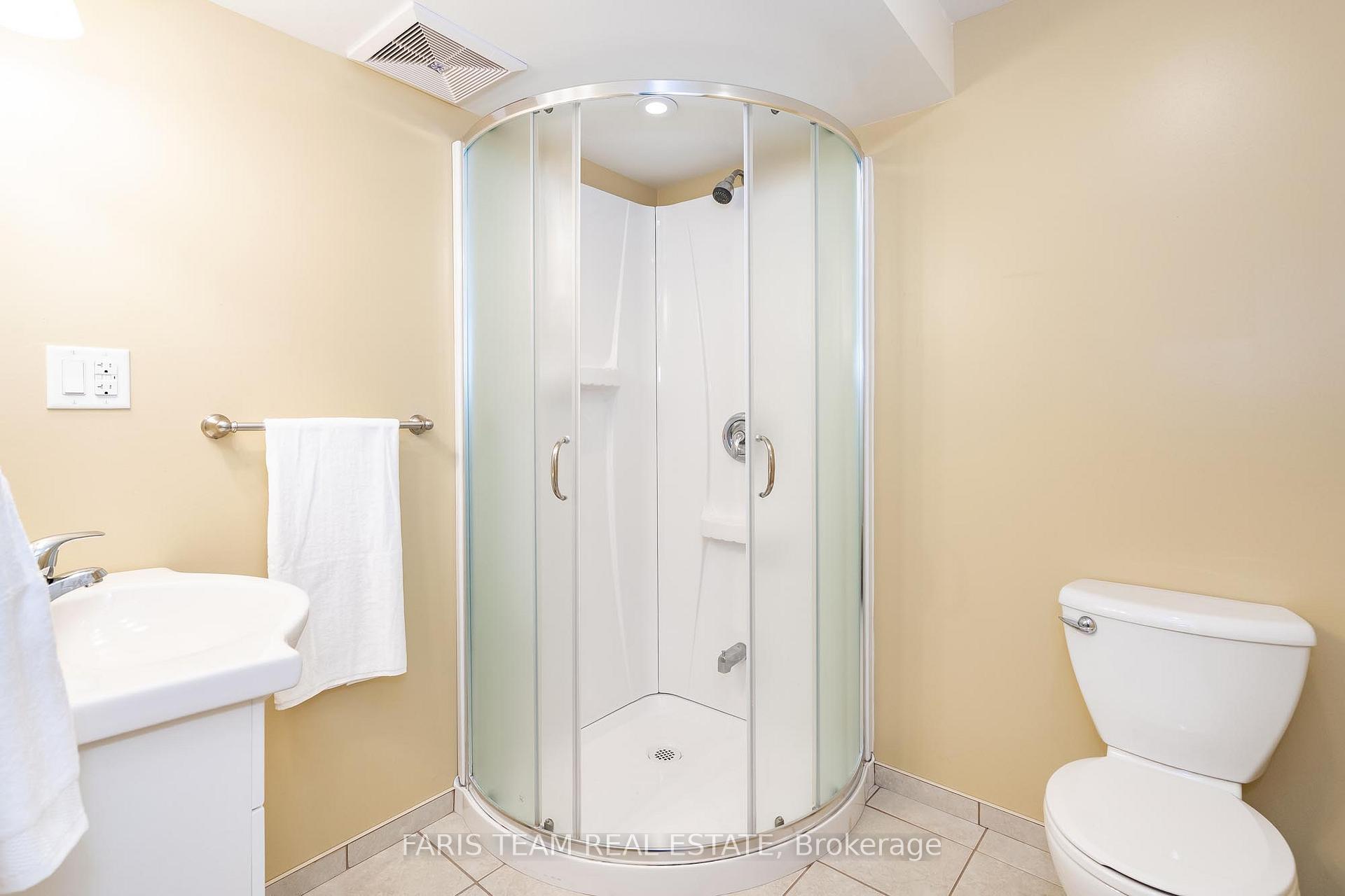 Photo 21 of 22 Watson Drive, Barrie, East Bayfield — HOMEH