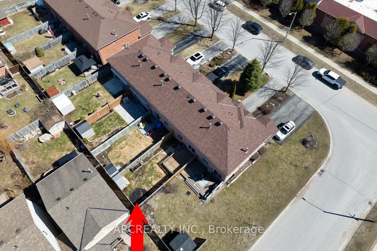 Photo 3 of 18 Silver Maple Crescent, Barrie, Holly — HOMEH