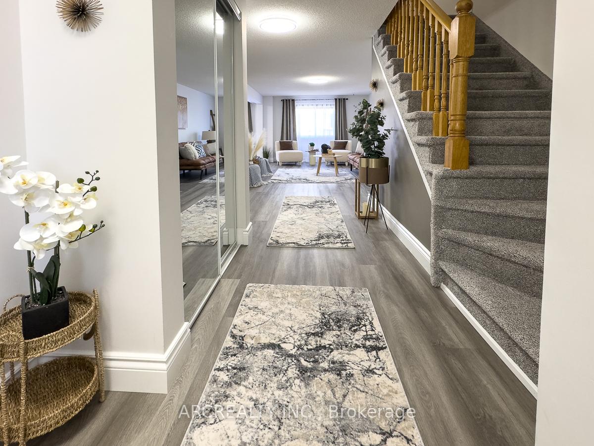 Photo 9 of 18 Silver Maple Crescent, Barrie, Holly — HOMEH