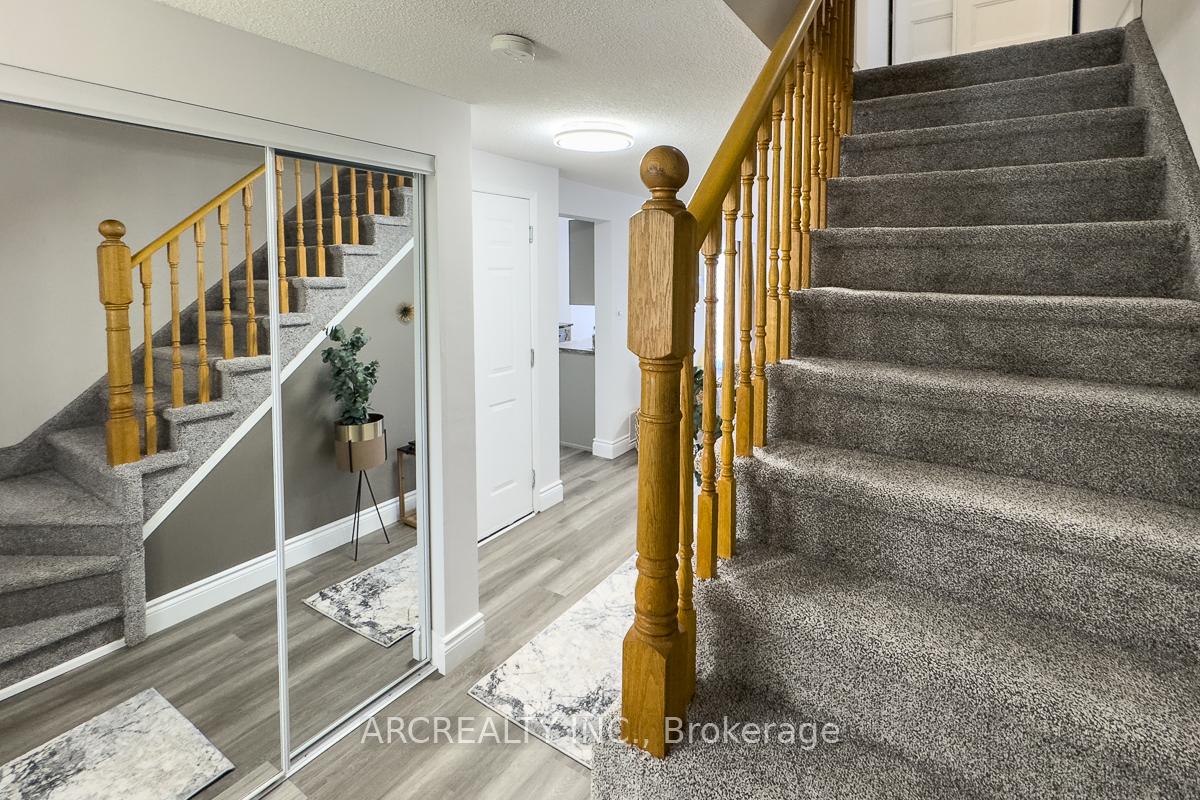 Photo 24 of 18 Silver Maple Crescent, Barrie, Holly — HOMEH