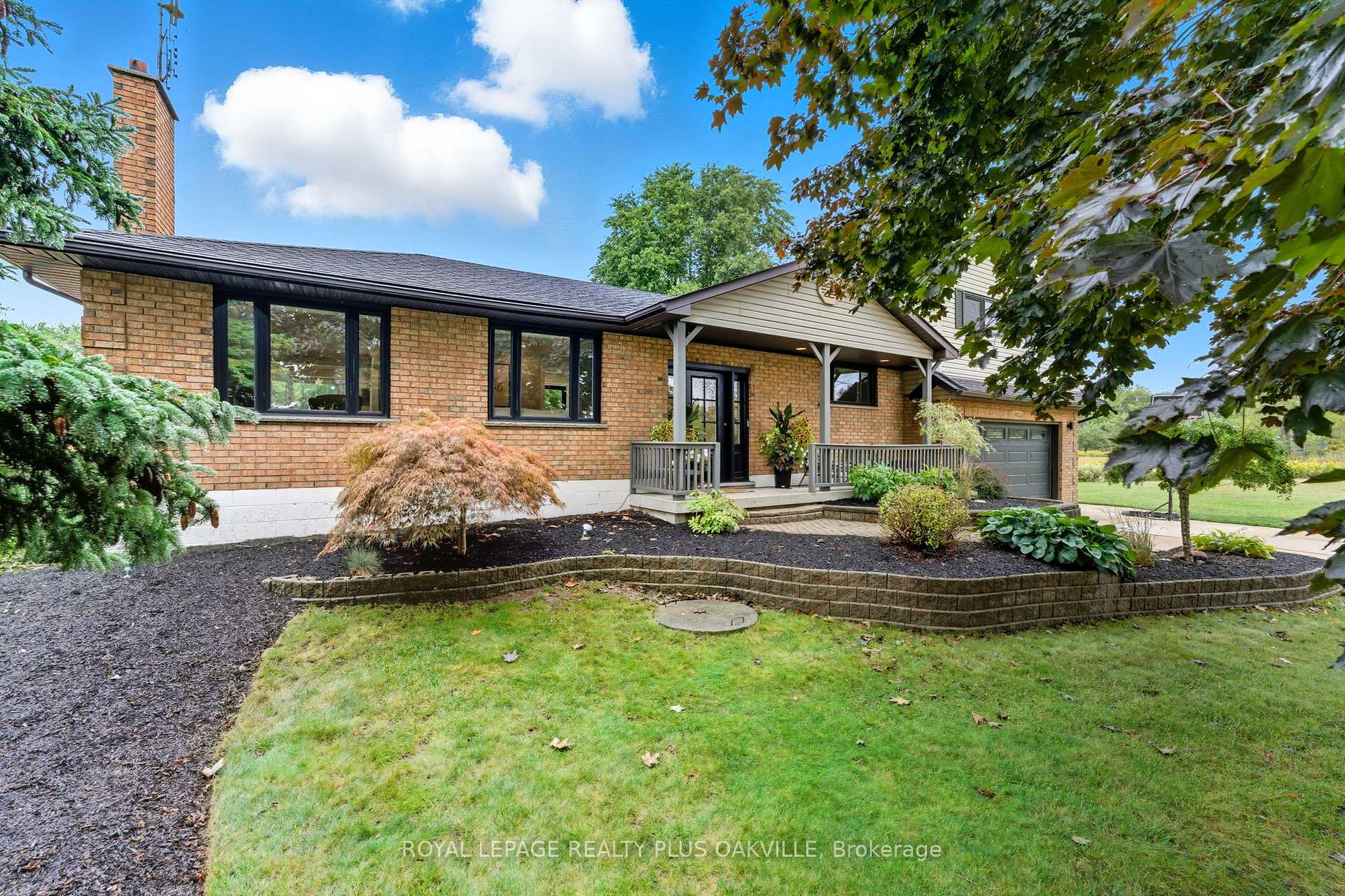 Photo 2 of 9904 Dickenson Road W, Hamilton, Rural Glanbrook — HOMEH
