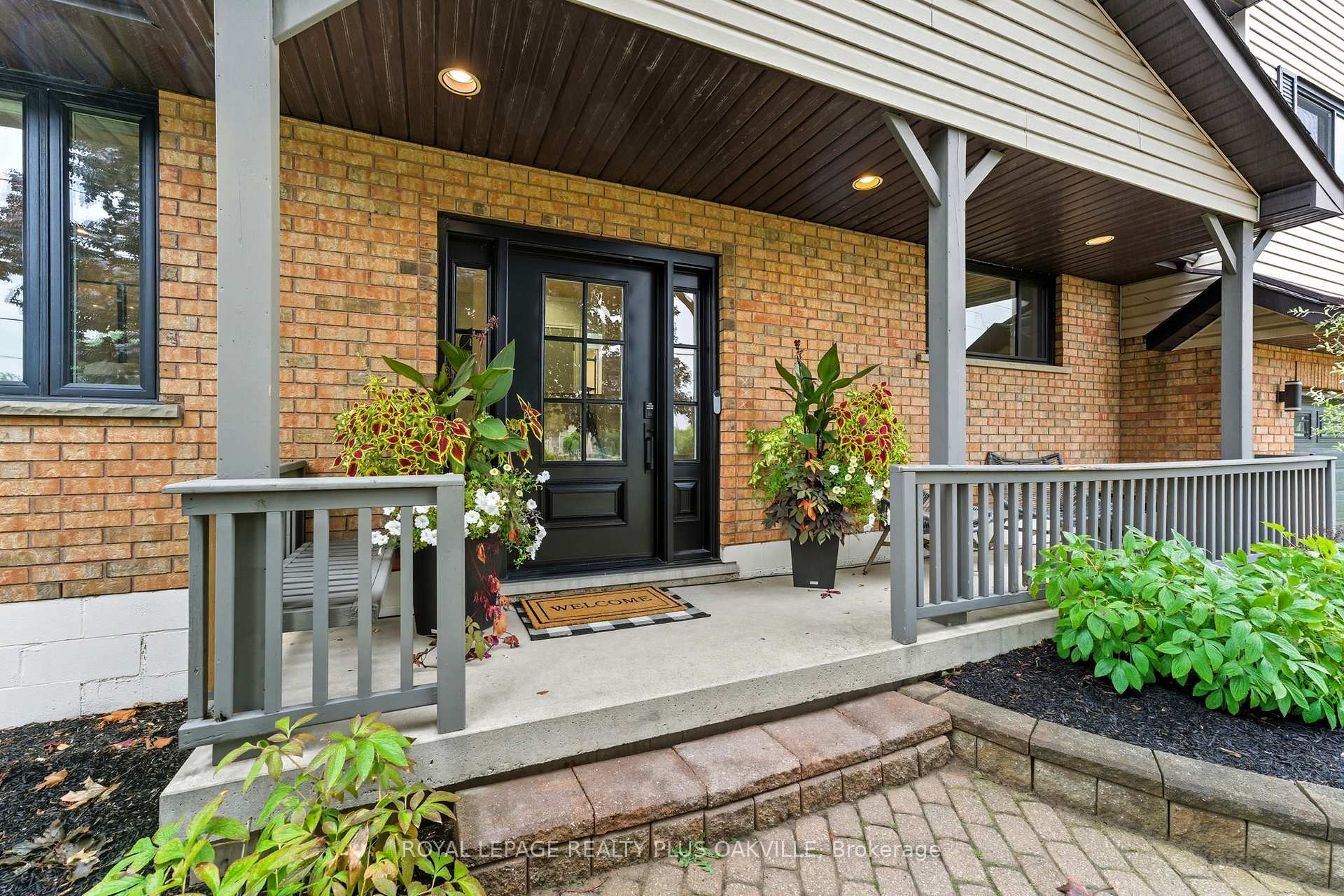 Photo 3 of 9904 Dickenson Road W, Hamilton, Rural Glanbrook — HOMEH