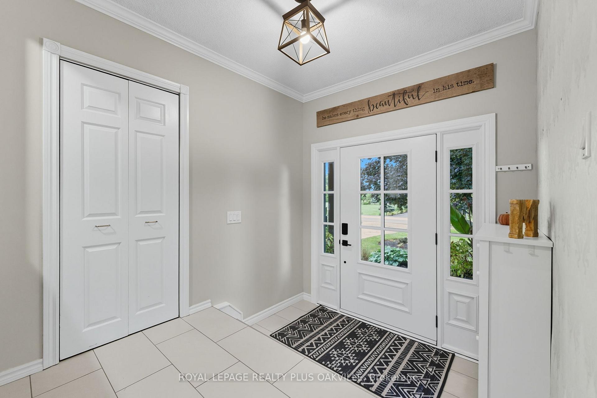 Photo 5 of 9904 Dickenson Road W, Hamilton, Rural Glanbrook — HOMEH