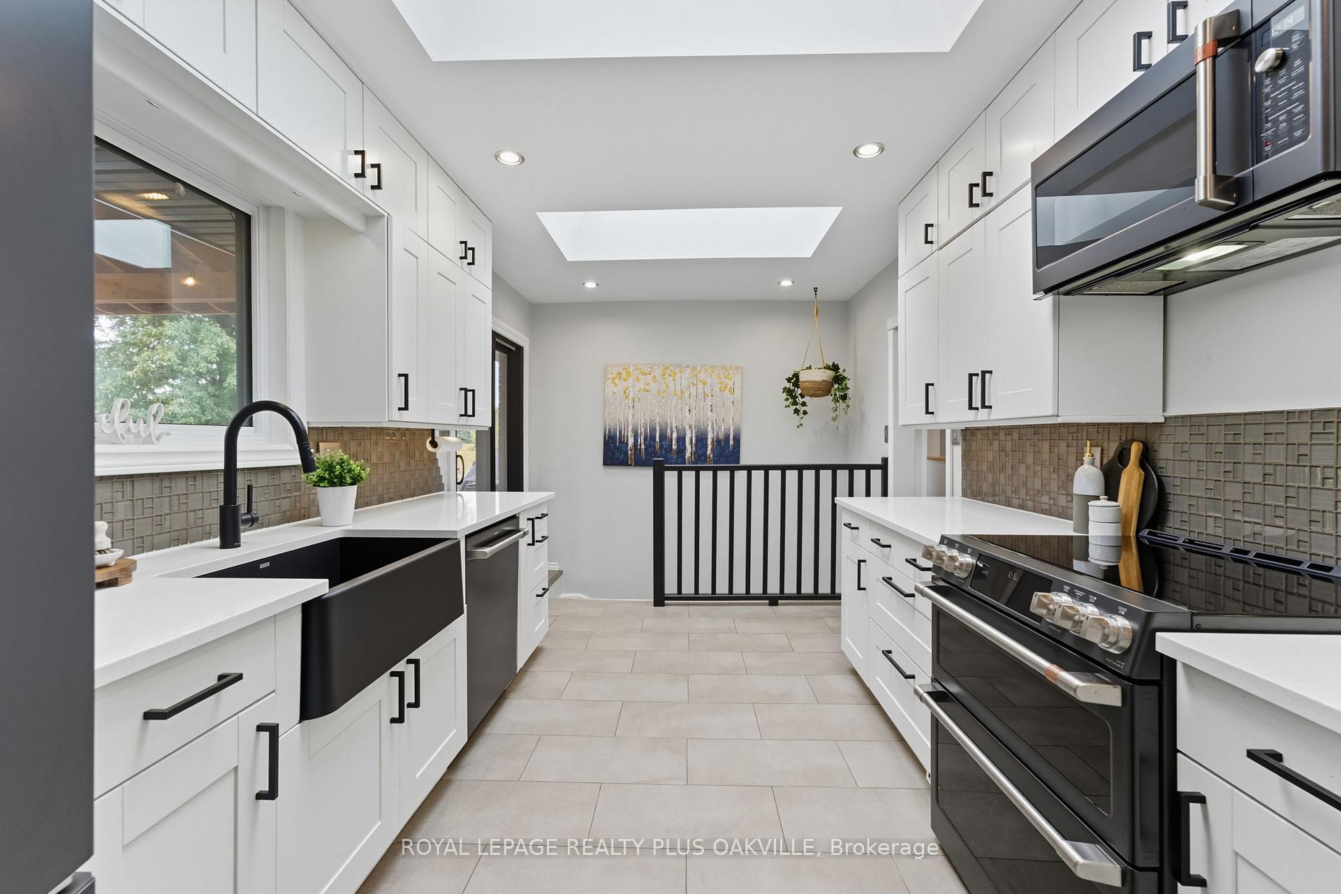 Photo 15 of 9904 Dickenson Road W, Hamilton, Rural Glanbrook — HOMEH
