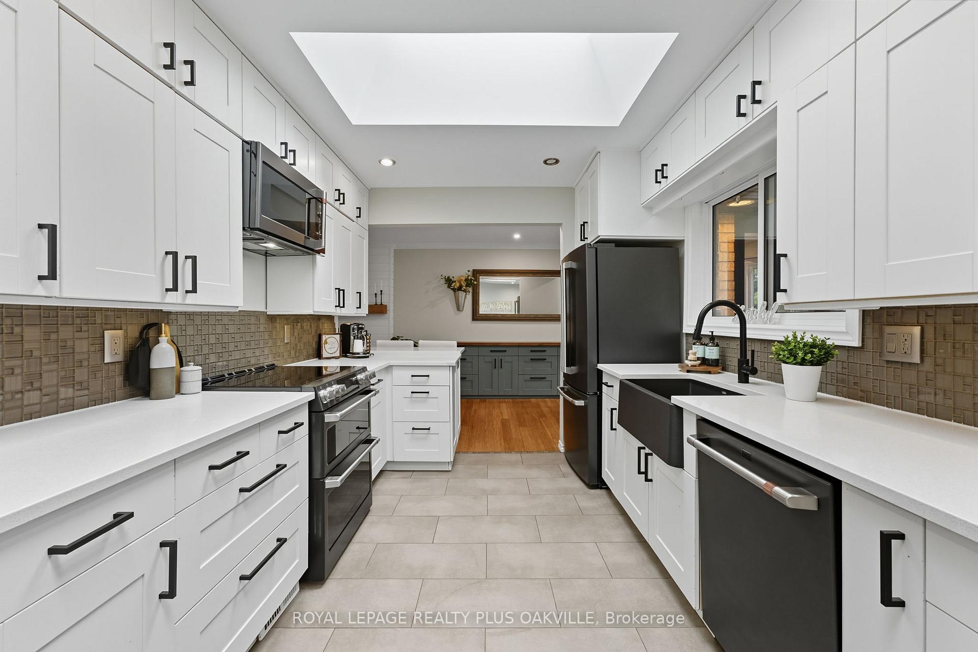 Photo 16 of 9904 Dickenson Road W, Hamilton, Rural Glanbrook — HOMEH