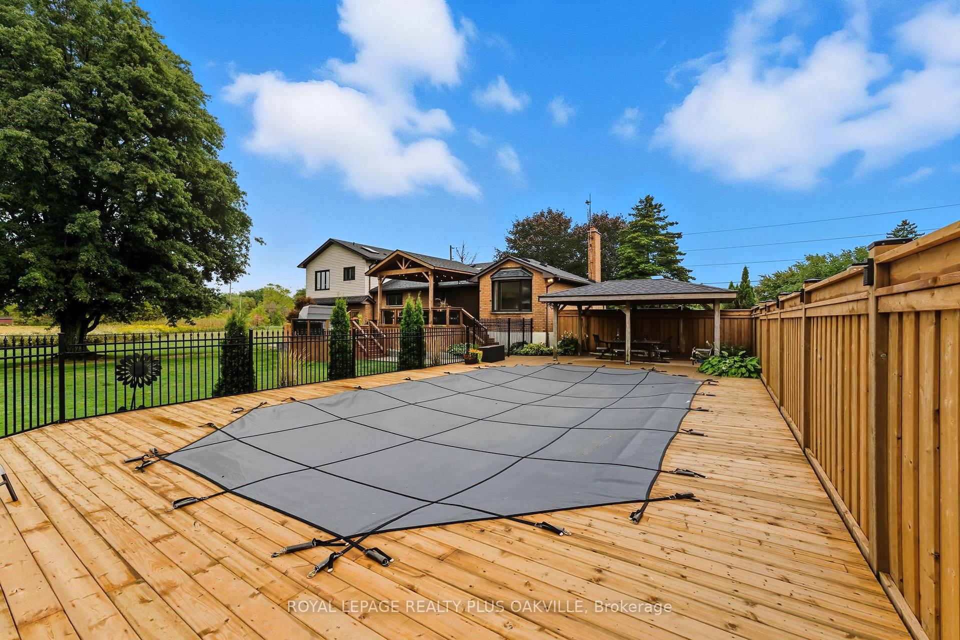Photo 38 of 9904 Dickenson Road W, Hamilton, Rural Glanbrook — HOMEH