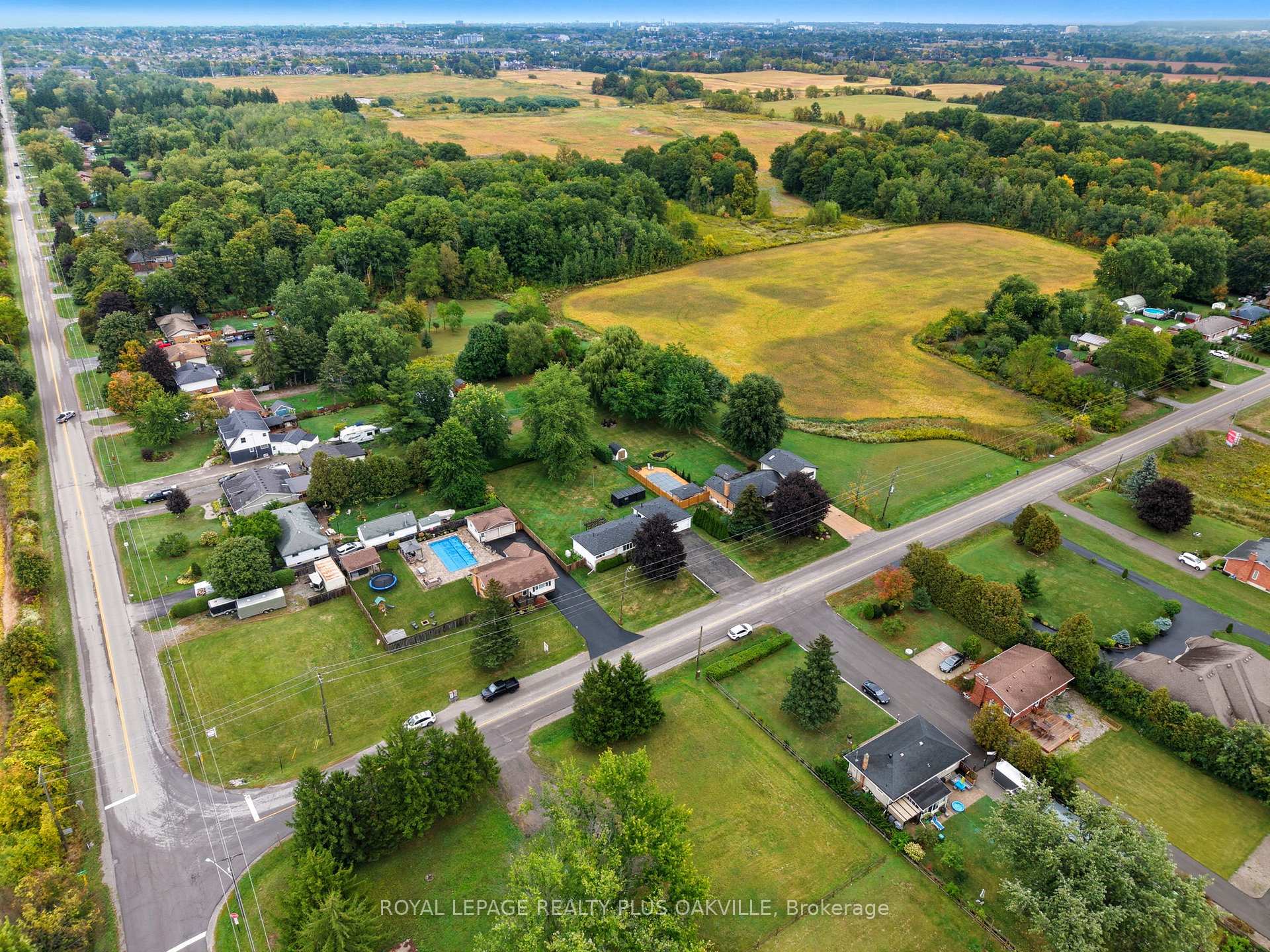 Photo 44 of 9904 Dickenson Road W, Hamilton, Rural Glanbrook — HOMEH