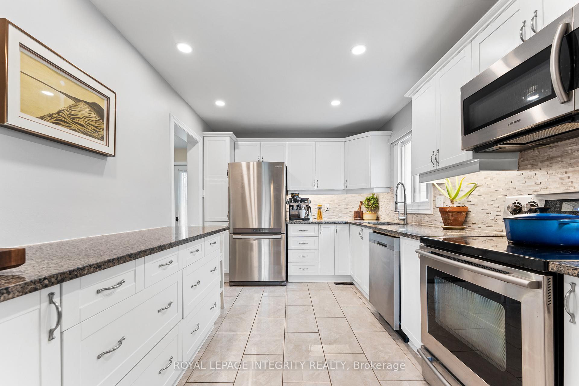 Photo 8 of 174 Tartan Drive, Ottawa, Barrhaven - Heritage Park — HOMEH