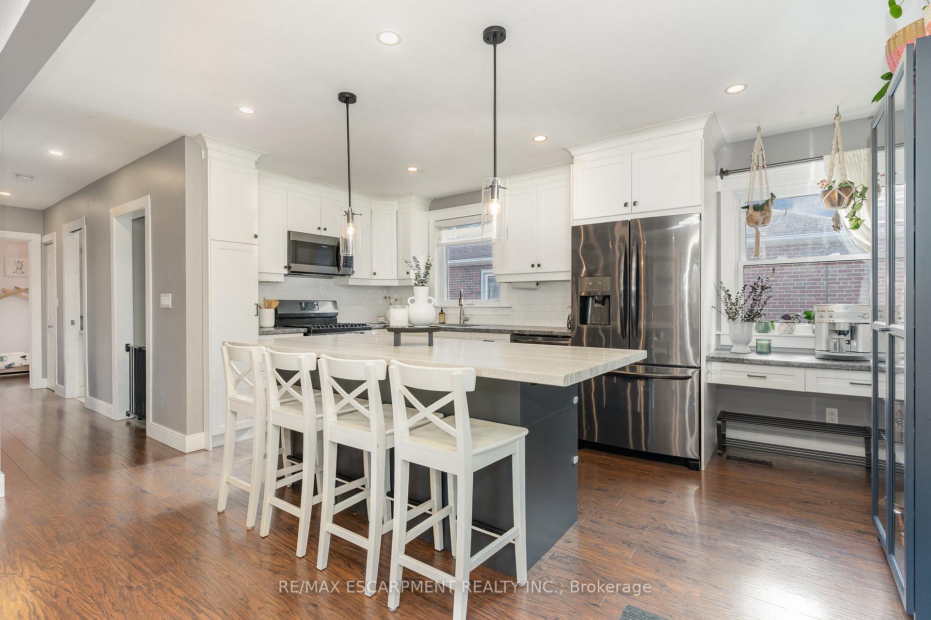 Photo 3 of 55 East 44th Street, Hamilton, Sunninghill — HOMEH