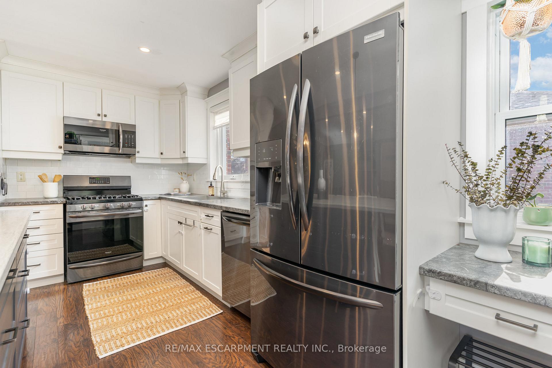 Photo 4 of 55 East 44th Street, Hamilton, Sunninghill — HOMEH