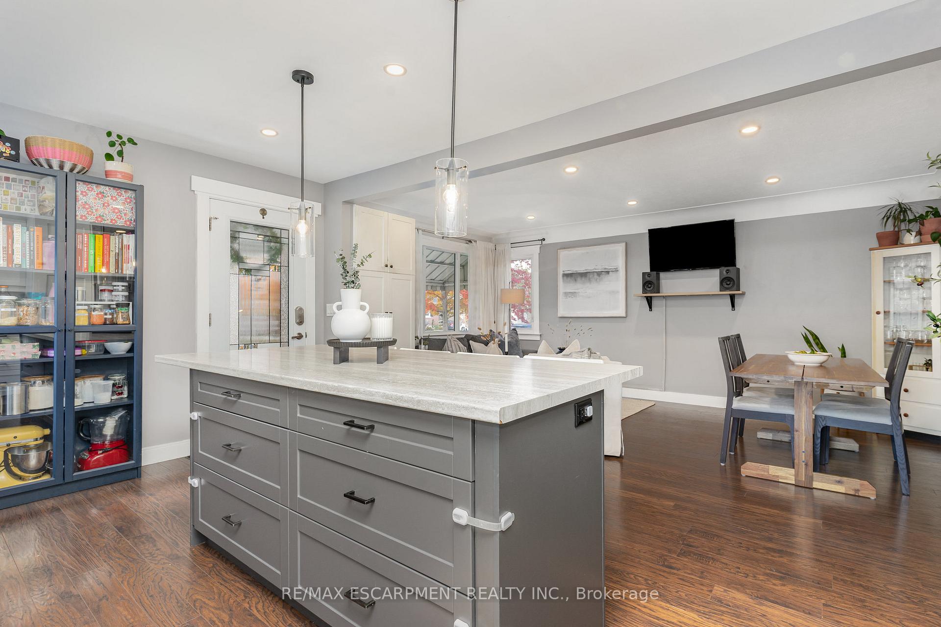 Photo 9 of 55 East 44th Street, Hamilton, Sunninghill — HOMEH