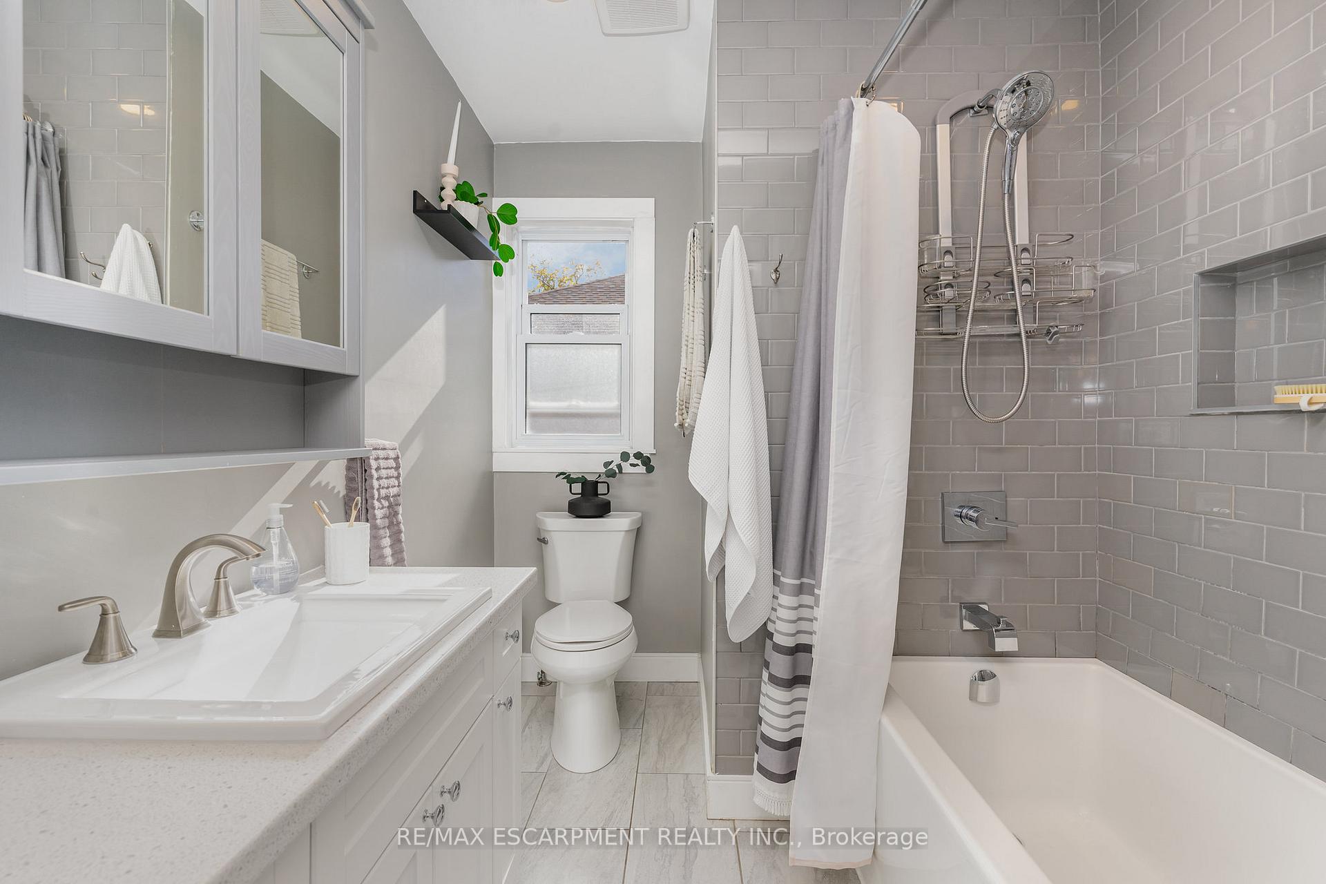 Photo 22 of 55 East 44th Street, Hamilton, Sunninghill — HOMEH