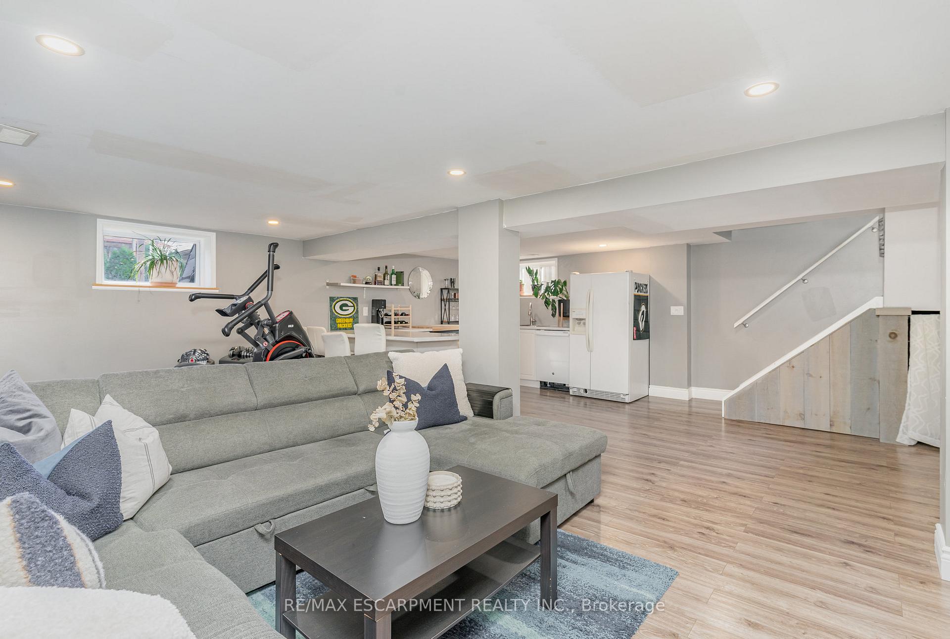 Photo 24 of 55 East 44th Street, Hamilton, Sunninghill — HOMEH