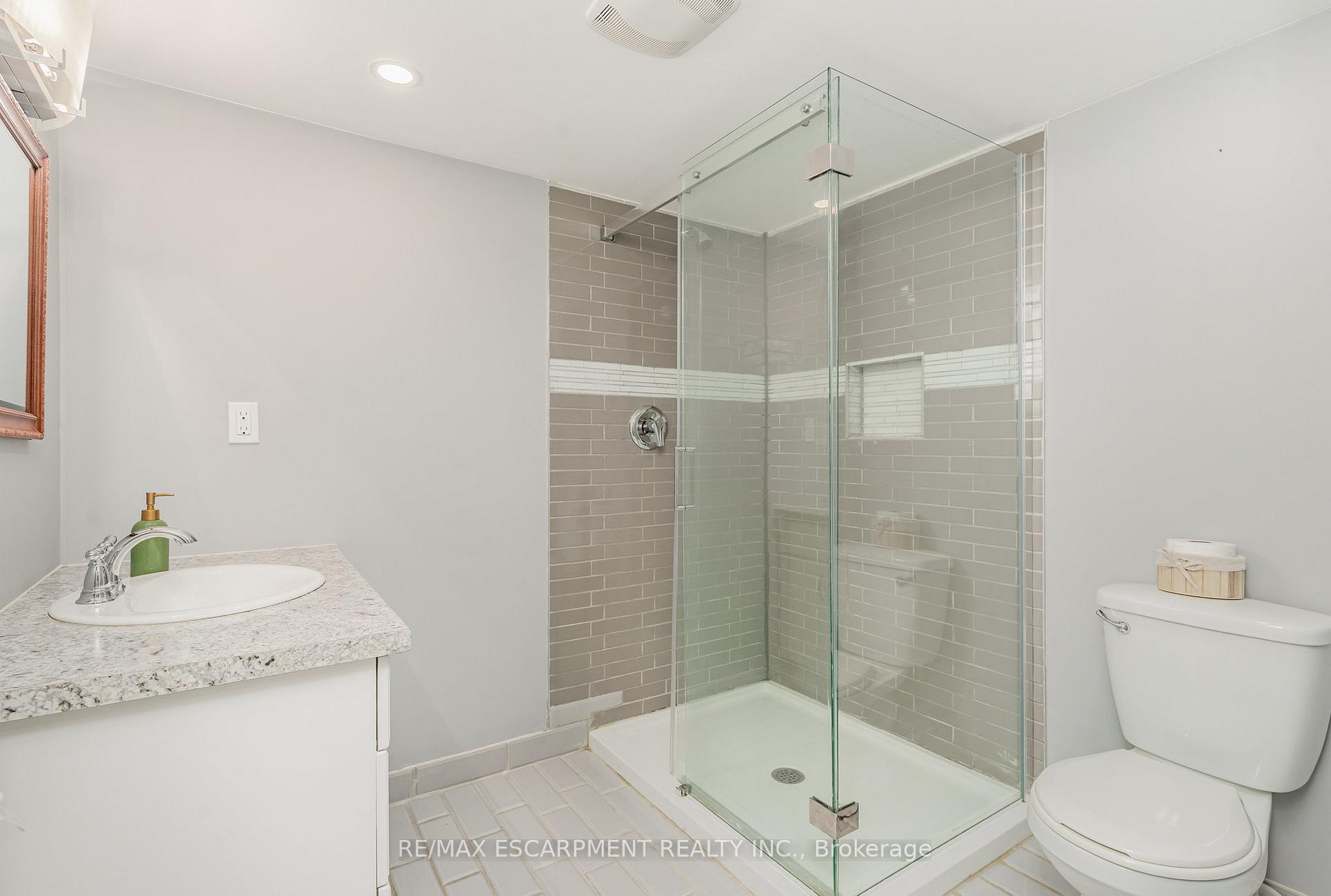 Photo 30 of 55 East 44th Street, Hamilton, Sunninghill — HOMEH