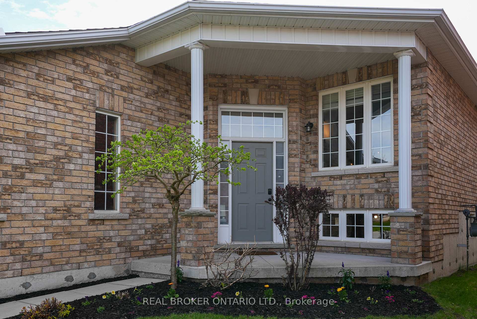 Photo 3 of 59 Jagges Drive, Barrie, Edgehill Drive — HOMEH