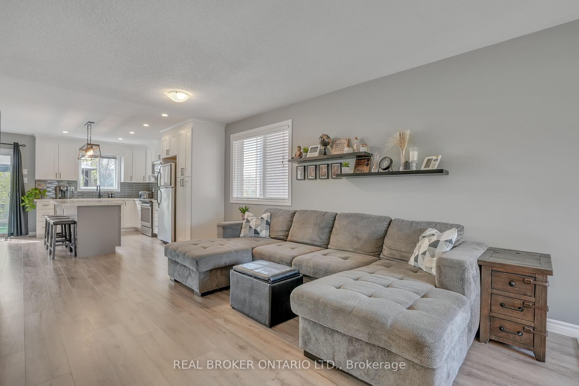 Photo 11 of 59 Jagges Drive, Barrie, Edgehill Drive — HOMEH