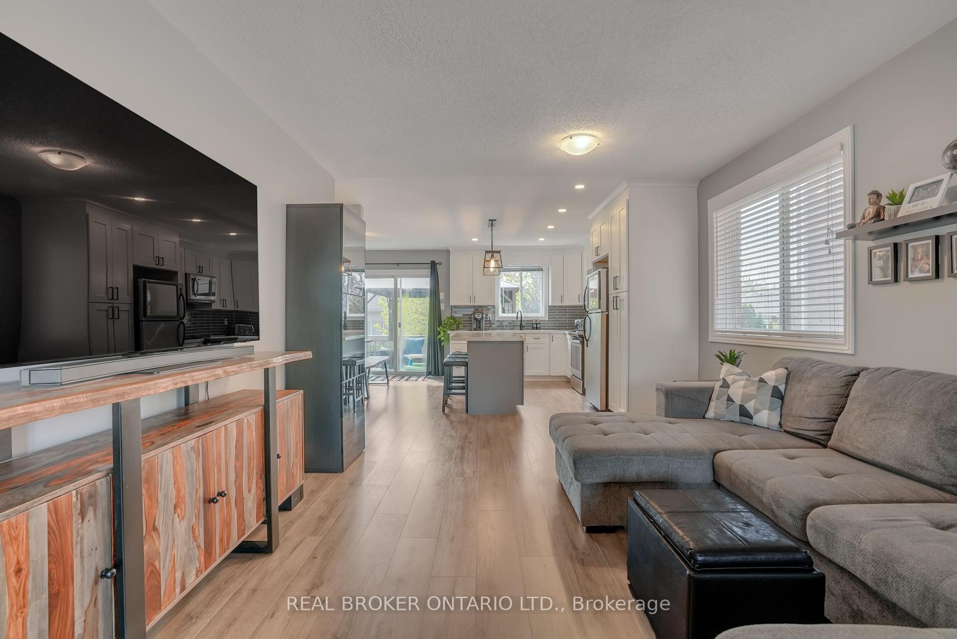 Photo 12 of 59 Jagges Drive, Barrie, Edgehill Drive — HOMEH
