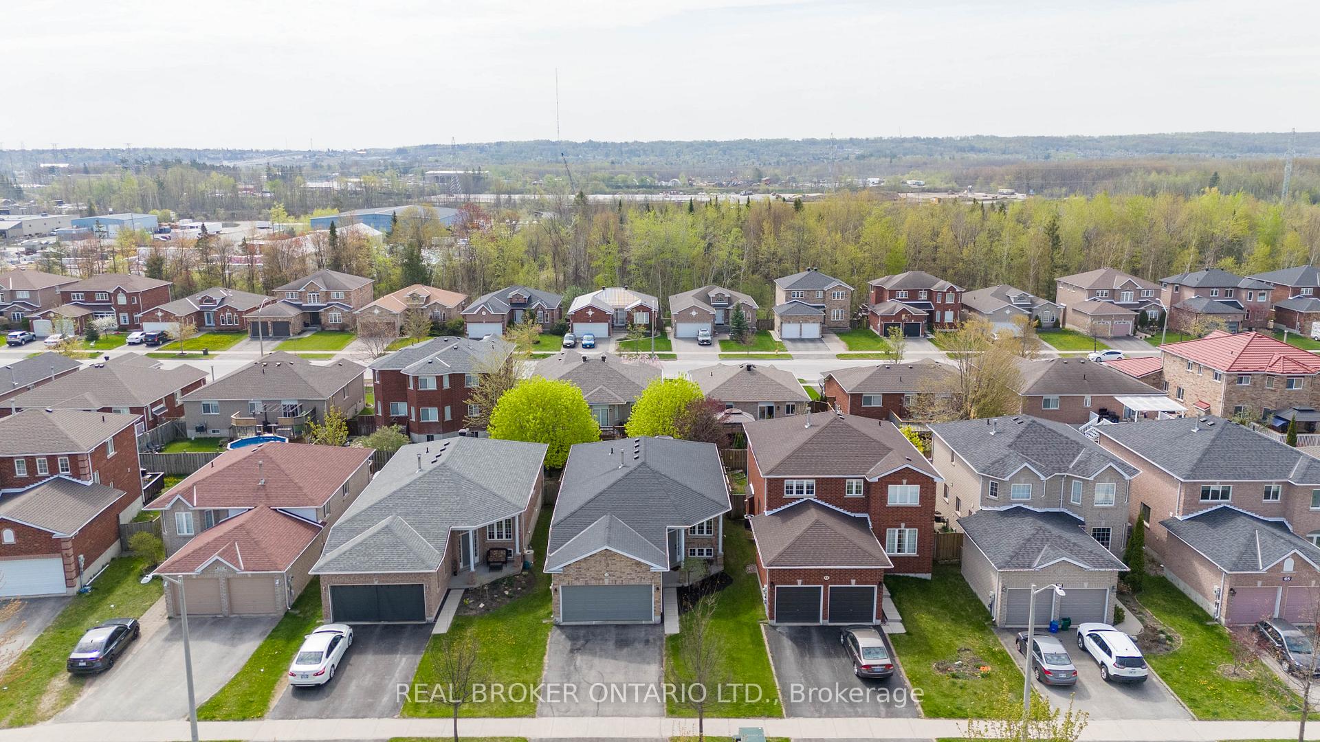 Photo 33 of 59 Jagges Drive, Barrie, Edgehill Drive — HOMEH