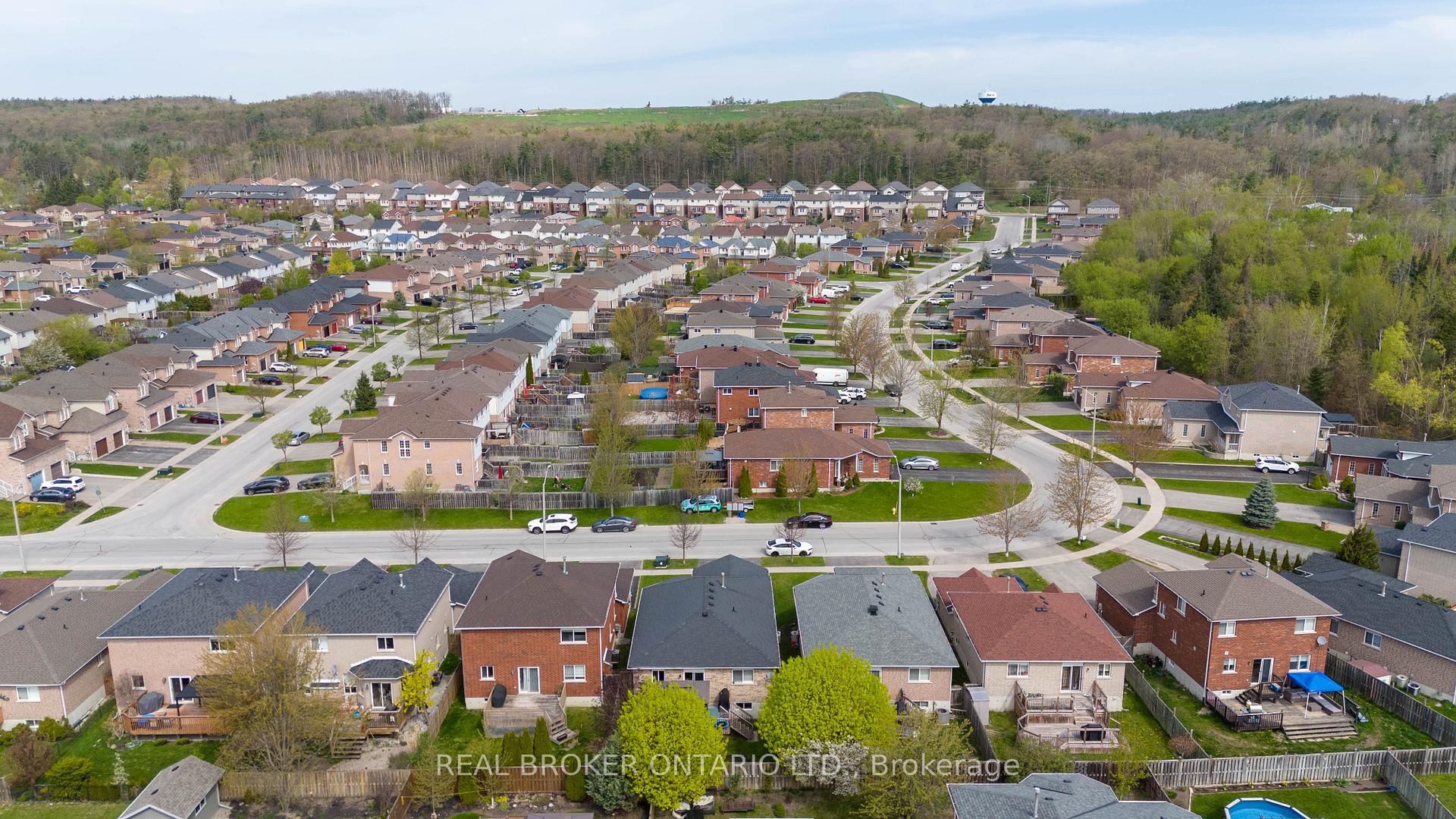 Photo 35 of 59 Jagges Drive, Barrie, Edgehill Drive — HOMEH