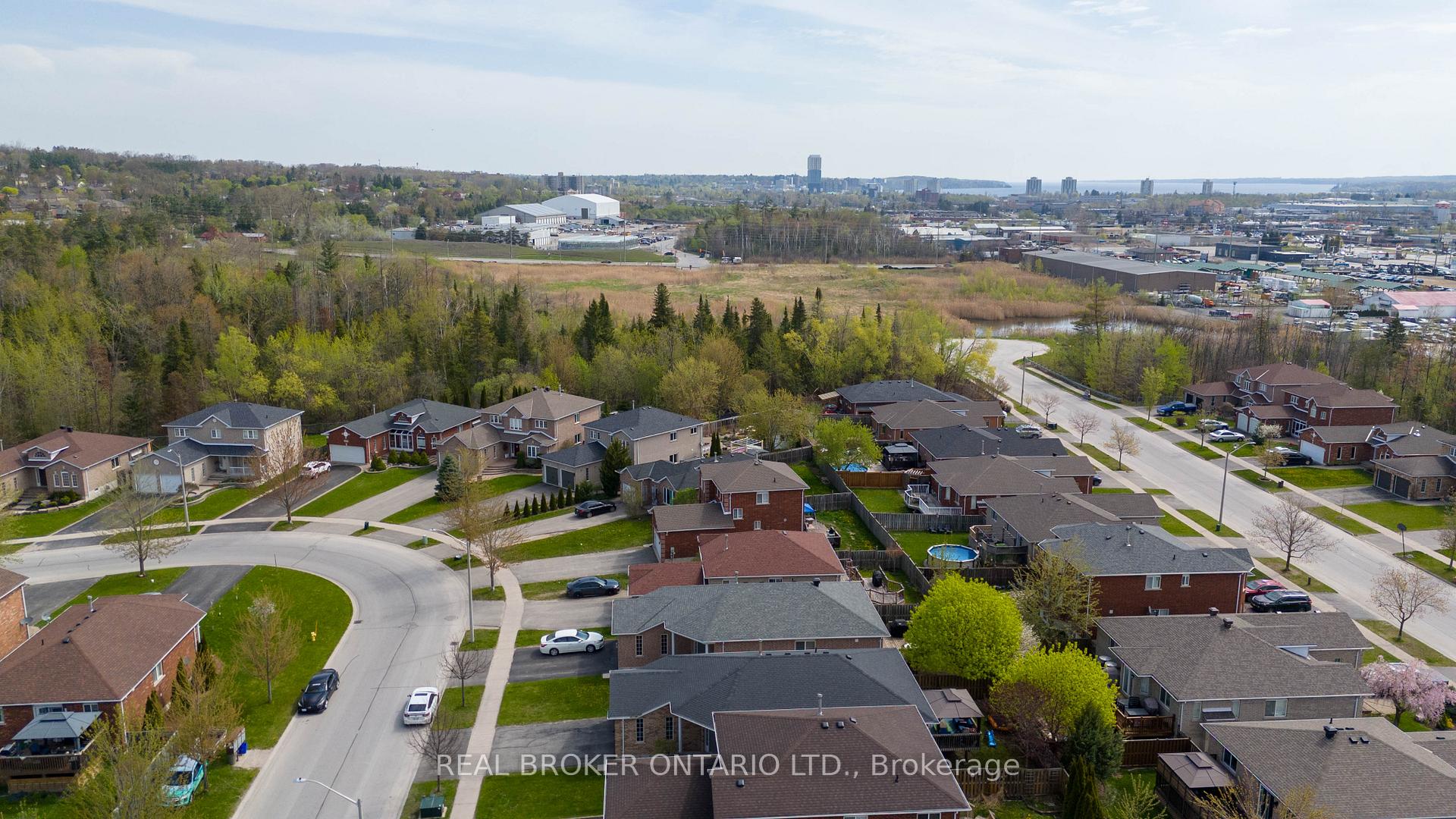 Photo 36 of 59 Jagges Drive, Barrie, Edgehill Drive — HOMEH