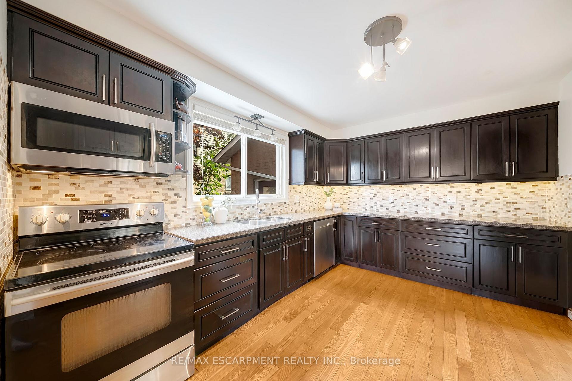 Photo 11 of 141 Templemead Drive, Hamilton, Templemead — HOMEH