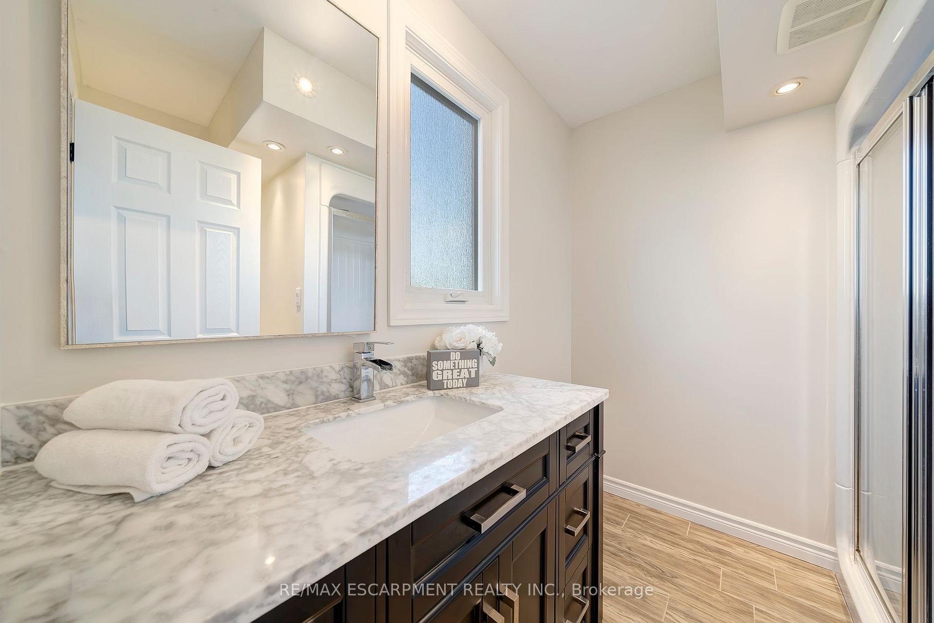 Photo 18 of 141 Templemead Drive, Hamilton, Templemead — HOMEH