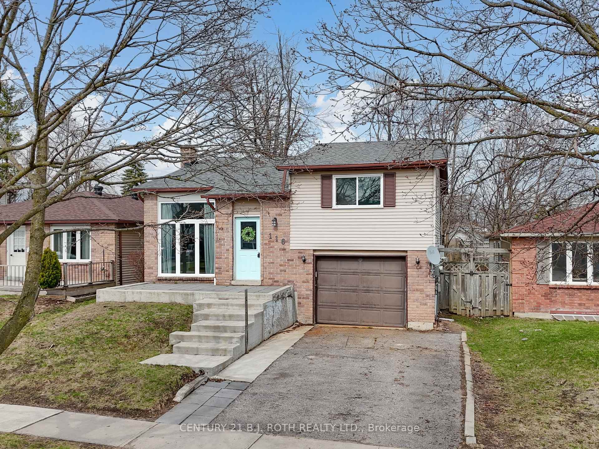 Photo 3 of 116 Shakespeare Crescent, Barrie, Letitia Heights — HOMEH