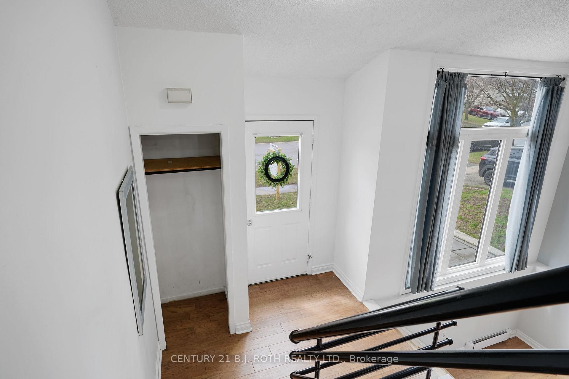 Photo 4 of 116 Shakespeare Crescent, Barrie, Letitia Heights — HOMEH