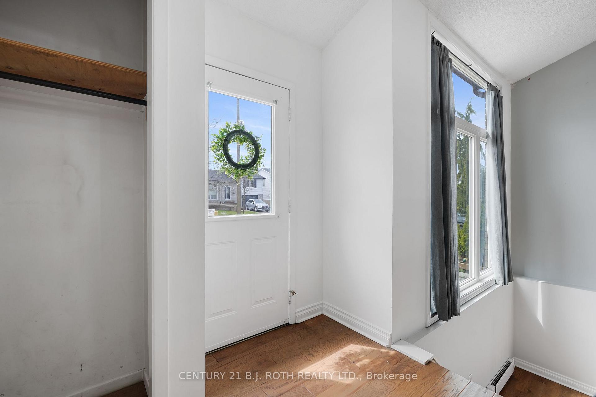 Photo 5 of 116 Shakespeare Crescent, Barrie, Letitia Heights — HOMEH