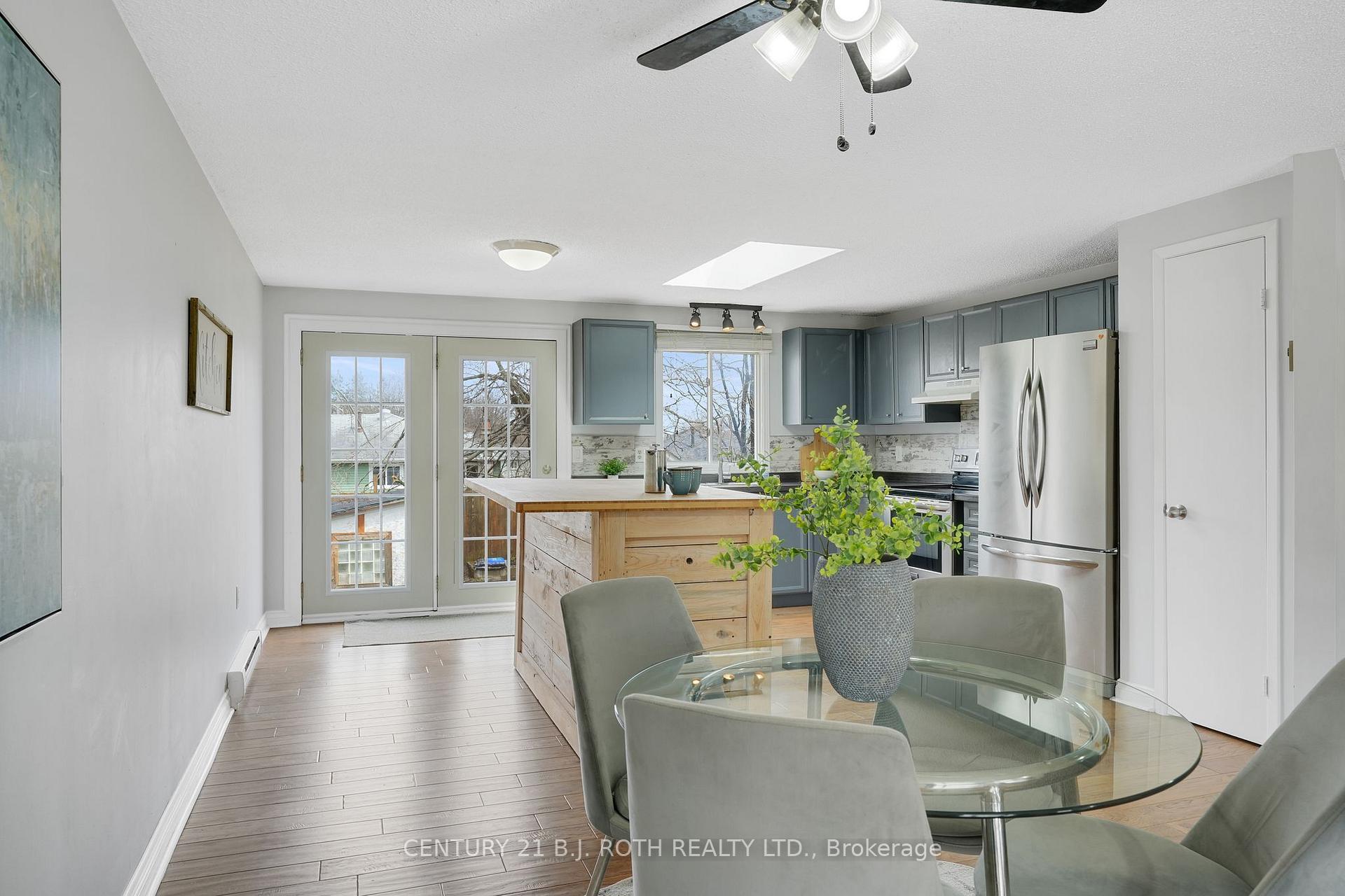 Photo 8 of 116 Shakespeare Crescent, Barrie, Letitia Heights — HOMEH