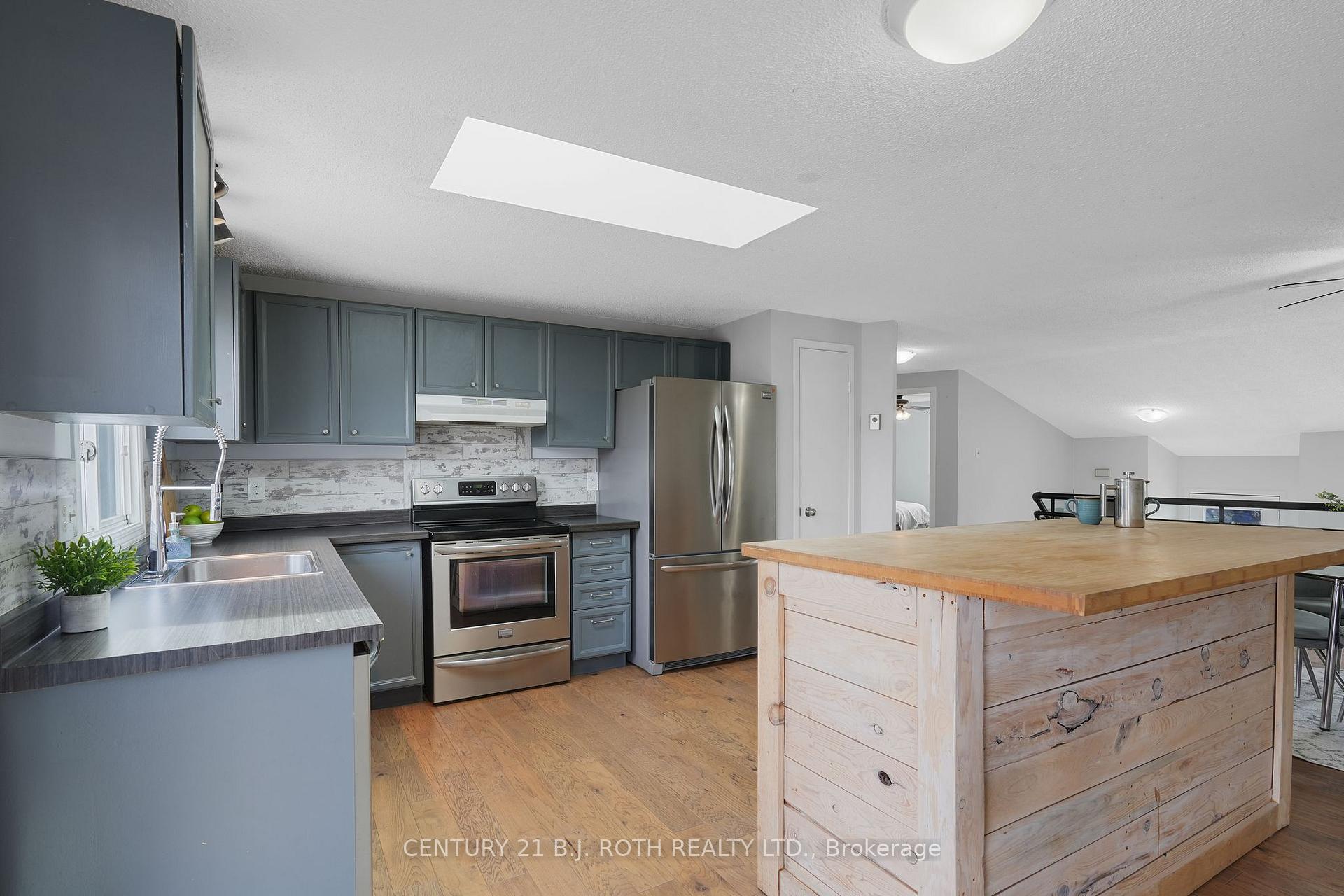 Photo 16 of 116 Shakespeare Crescent, Barrie, Letitia Heights — HOMEH