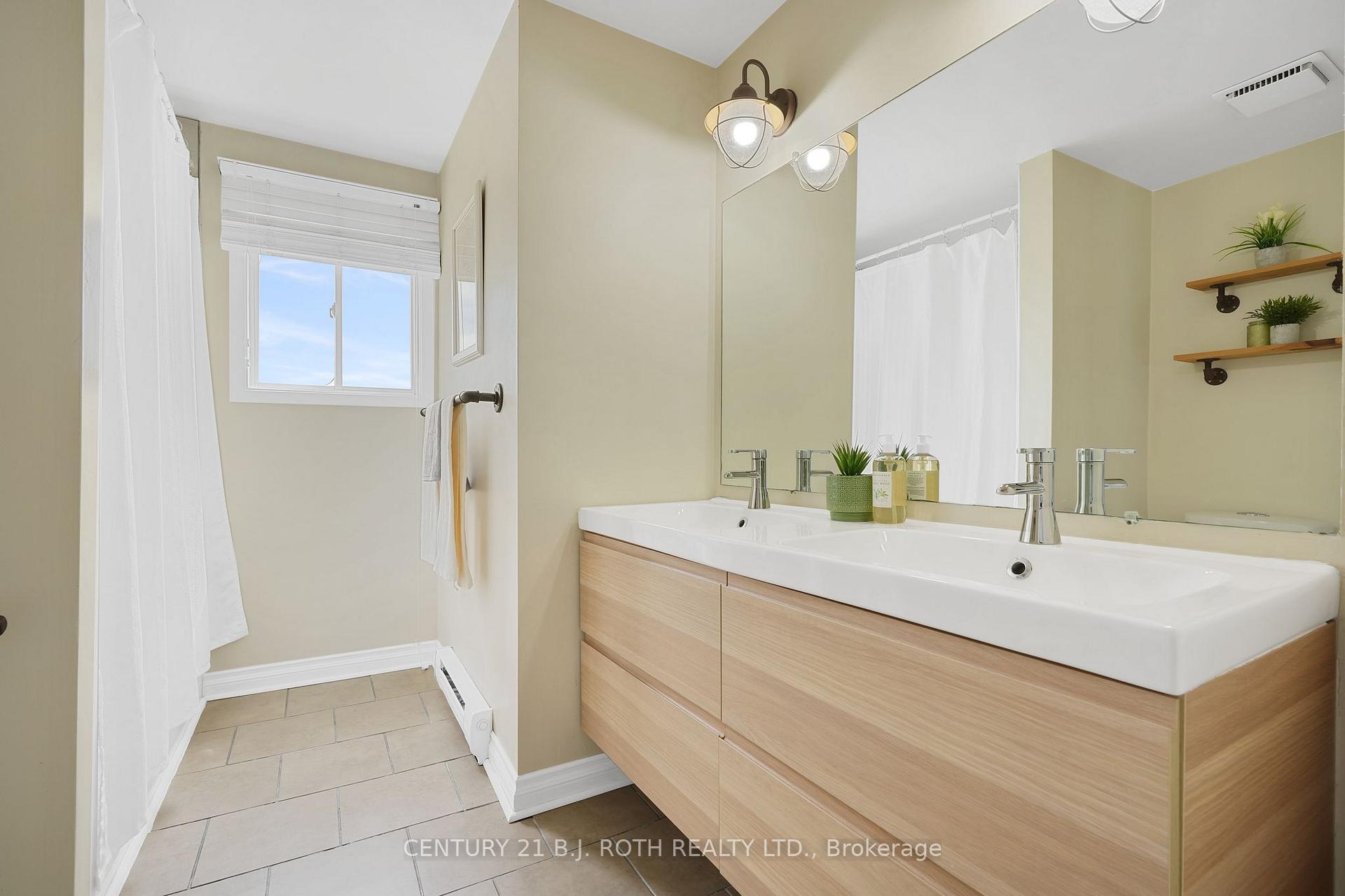Photo 18 of 116 Shakespeare Crescent, Barrie, Letitia Heights — HOMEH