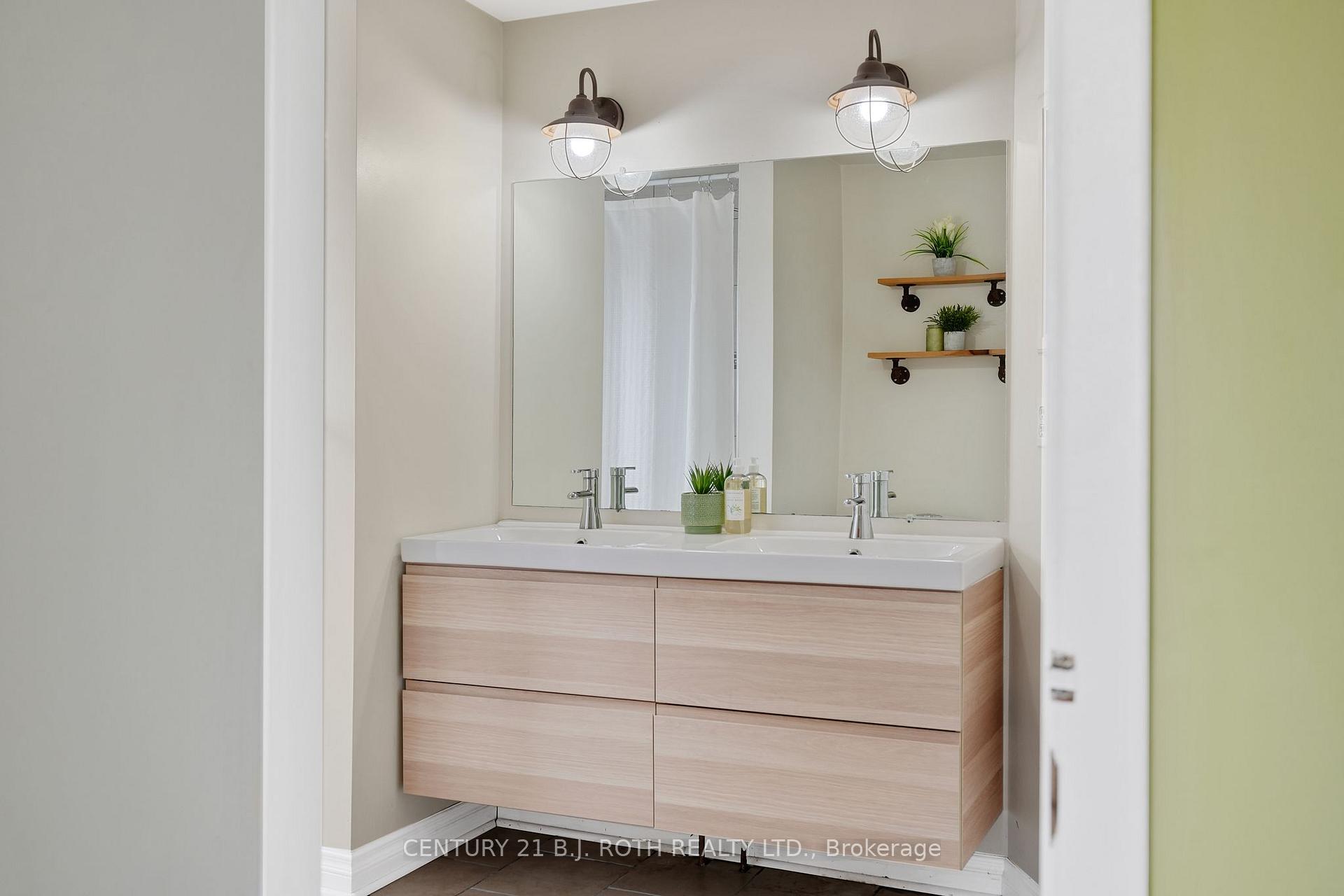 Photo 19 of 116 Shakespeare Crescent, Barrie, Letitia Heights — HOMEH