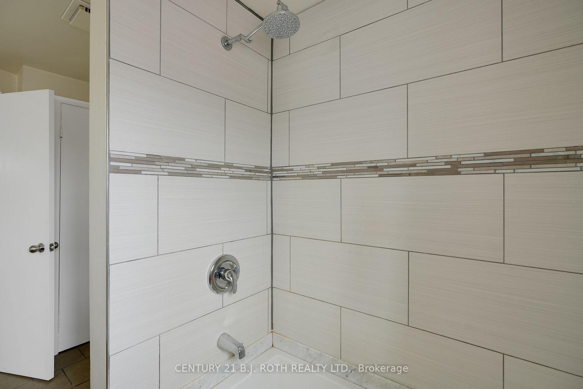 Photo 20 of 116 Shakespeare Crescent, Barrie, Letitia Heights — HOMEH