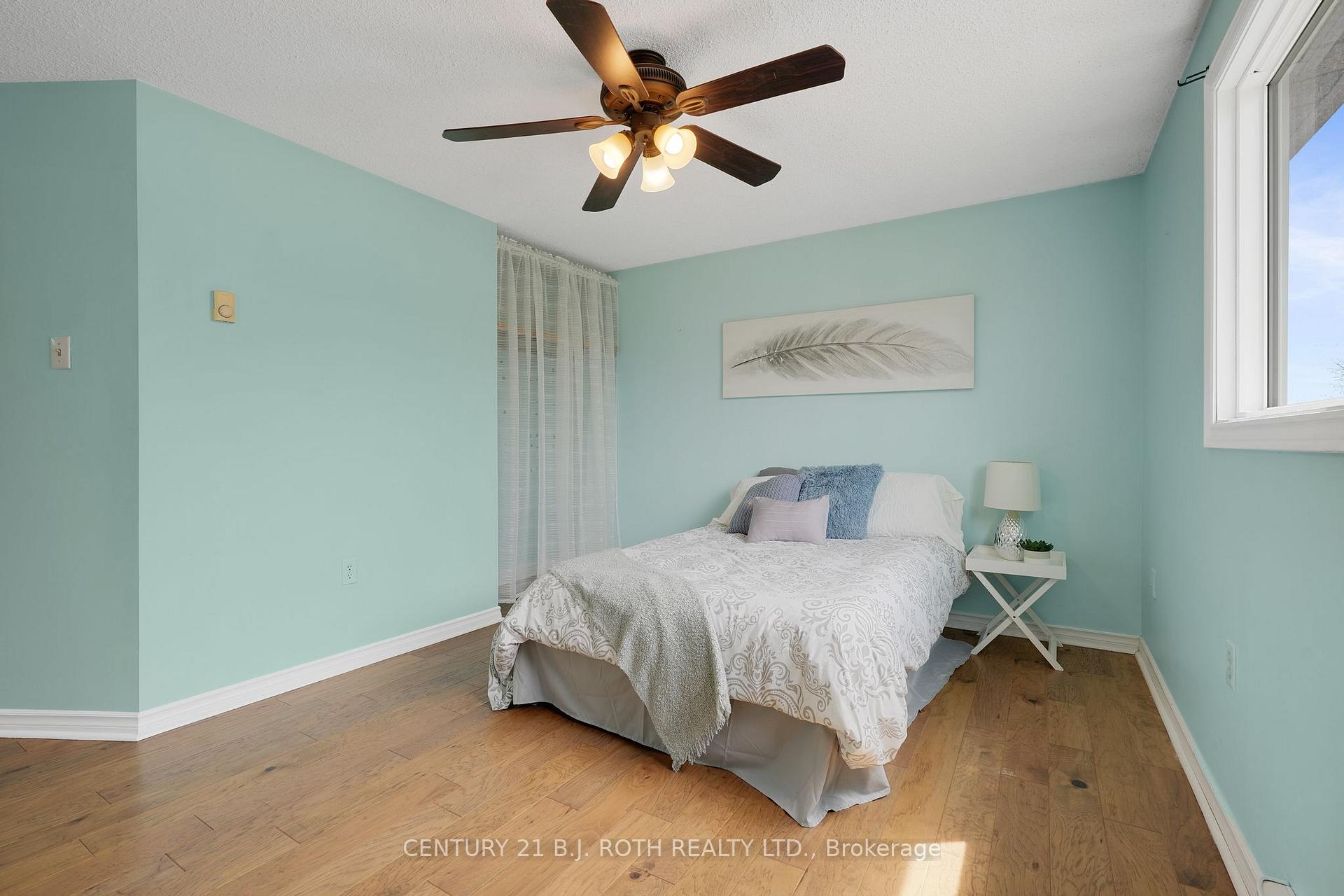Photo 24 of 116 Shakespeare Crescent, Barrie, Letitia Heights — HOMEH