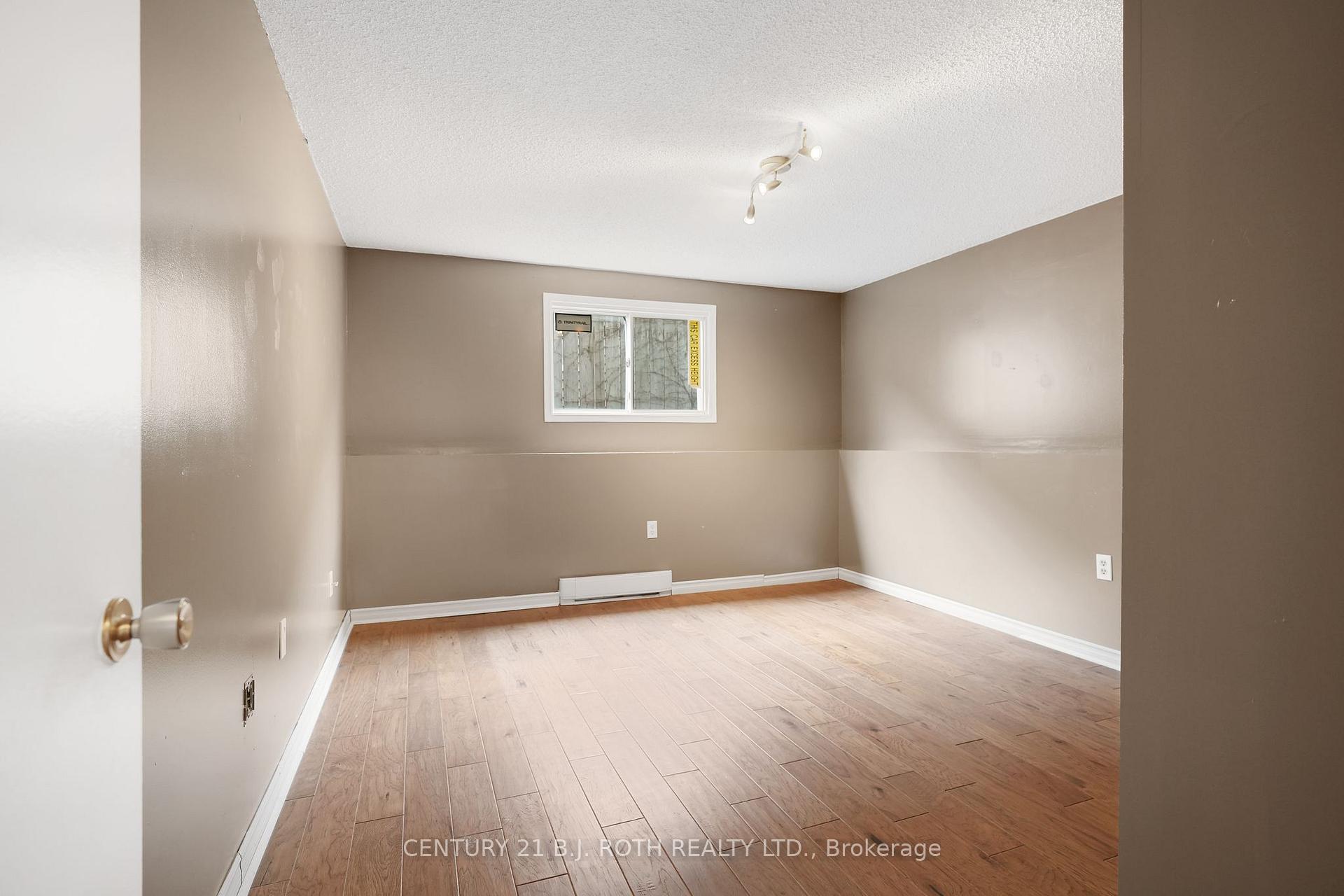 Photo 32 of 116 Shakespeare Crescent, Barrie, Letitia Heights — HOMEH