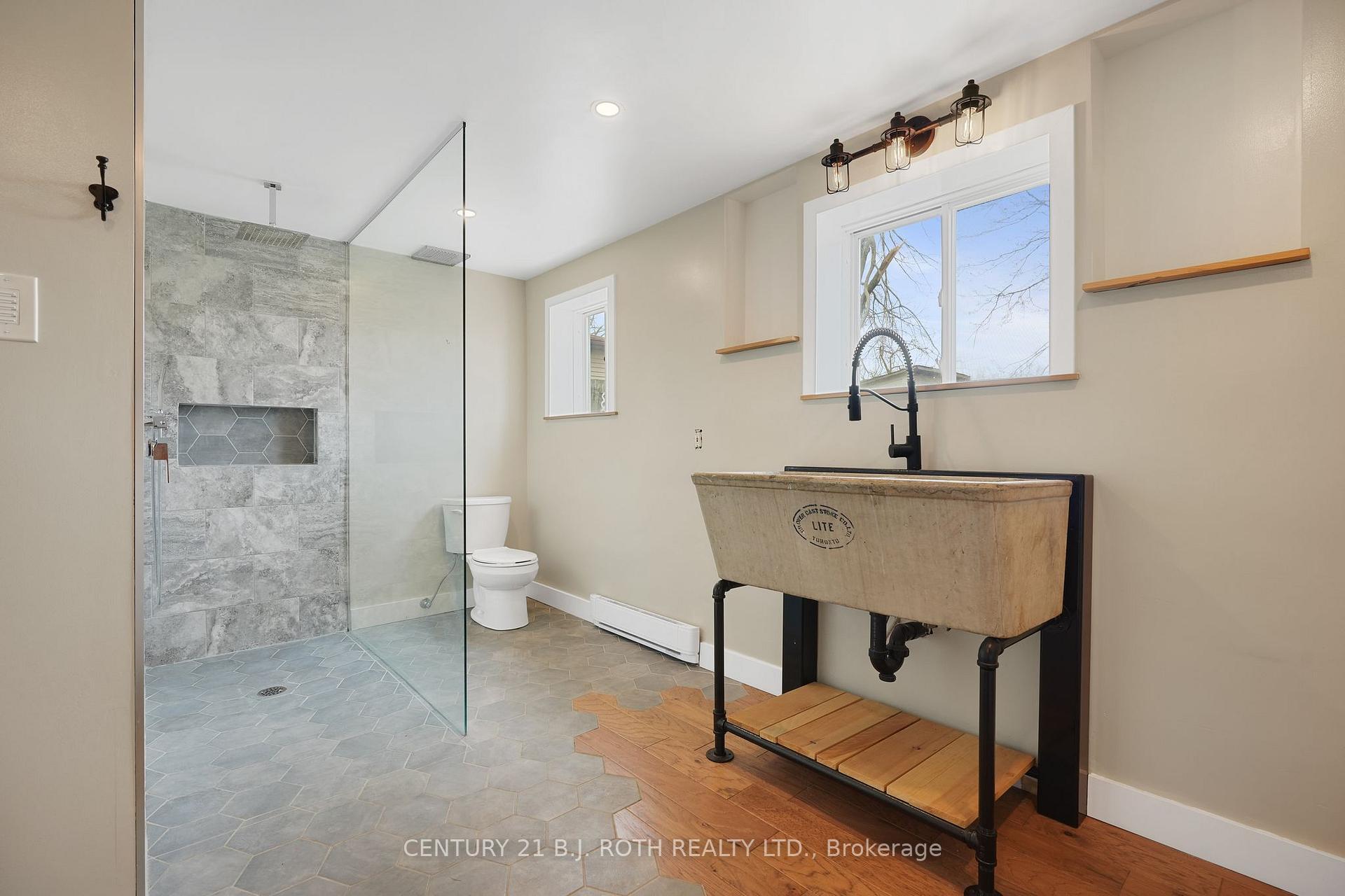 Photo 35 of 116 Shakespeare Crescent, Barrie, Letitia Heights — HOMEH