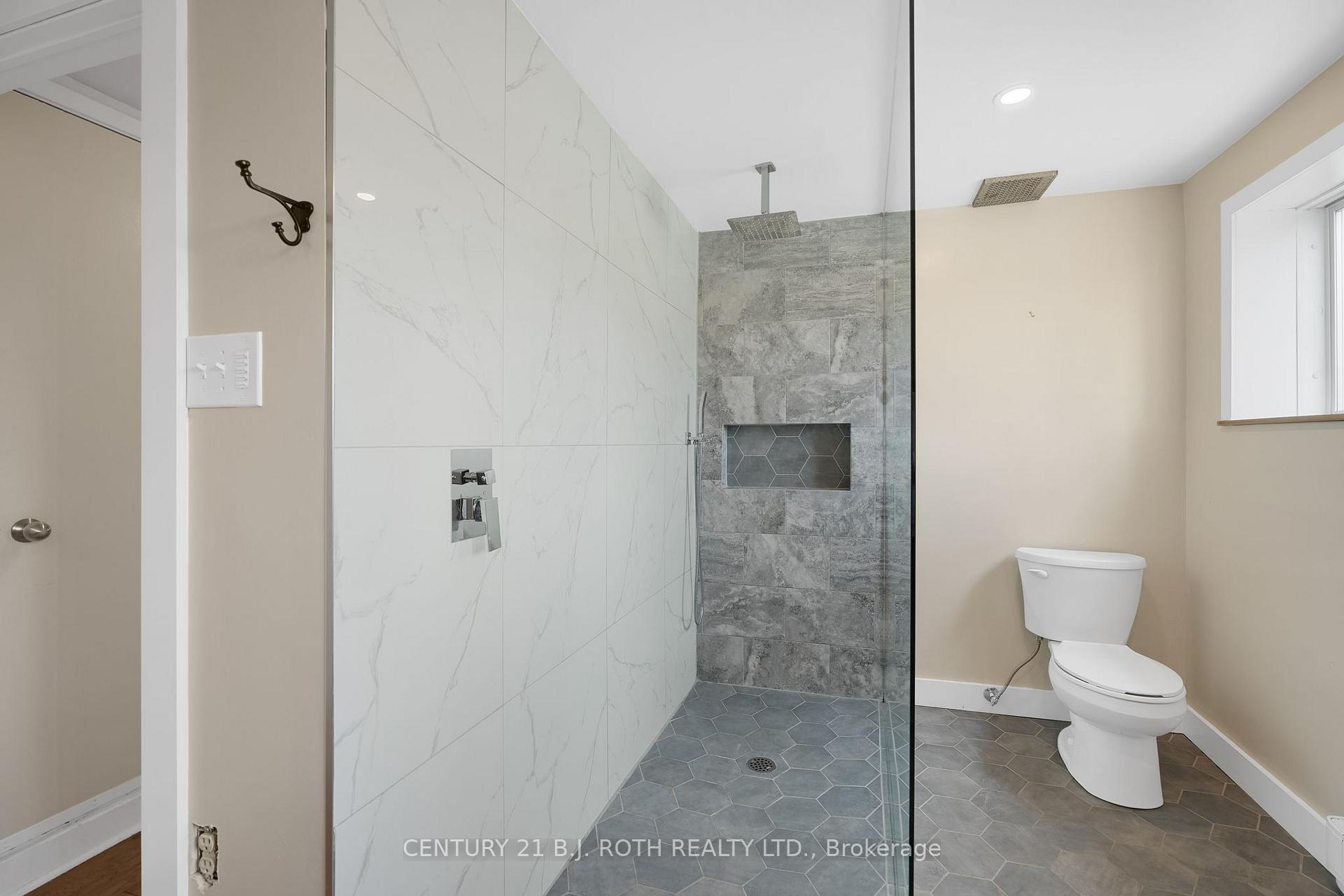 Photo 37 of 116 Shakespeare Crescent, Barrie, Letitia Heights — HOMEH
