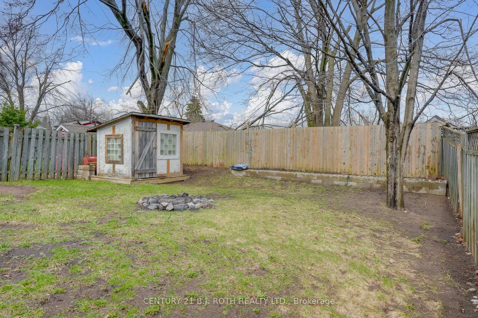 Photo 40 of 116 Shakespeare Crescent, Barrie, Letitia Heights — HOMEH