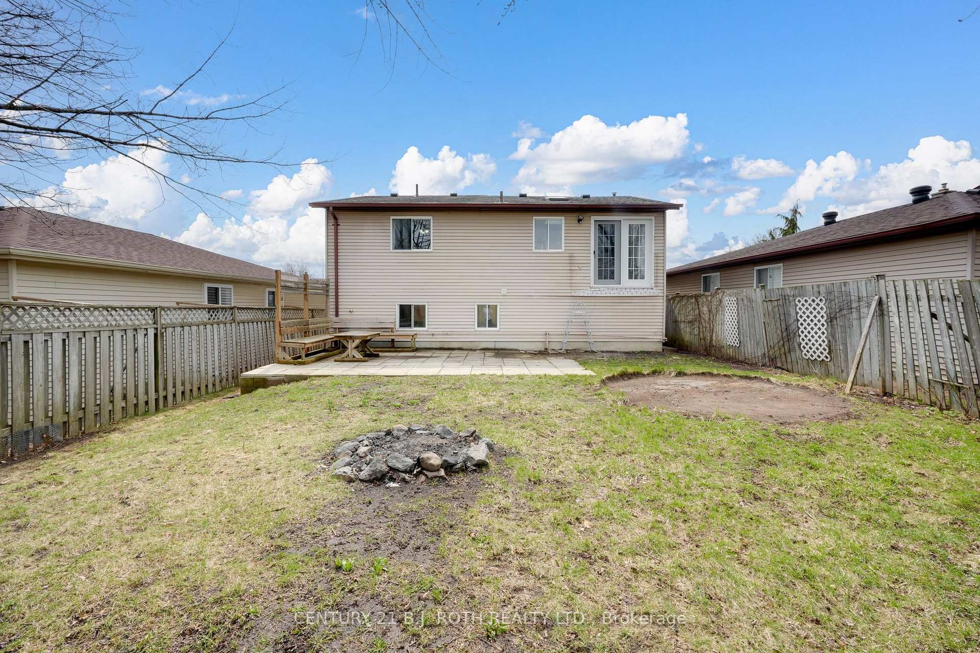 Photo 42 of 116 Shakespeare Crescent, Barrie, Letitia Heights — HOMEH