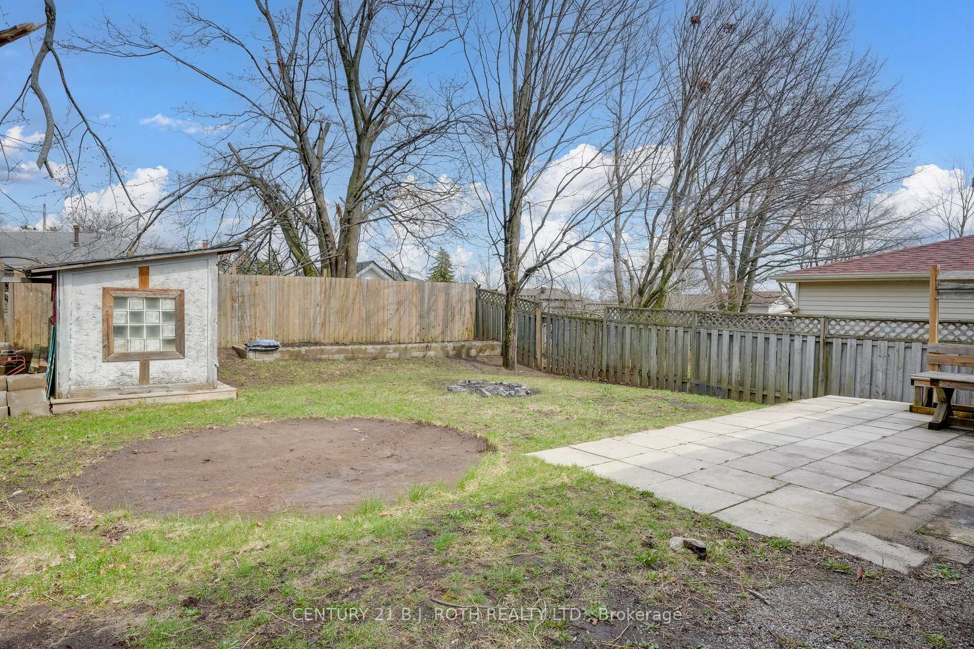 Photo 44 of 116 Shakespeare Crescent, Barrie, Letitia Heights — HOMEH