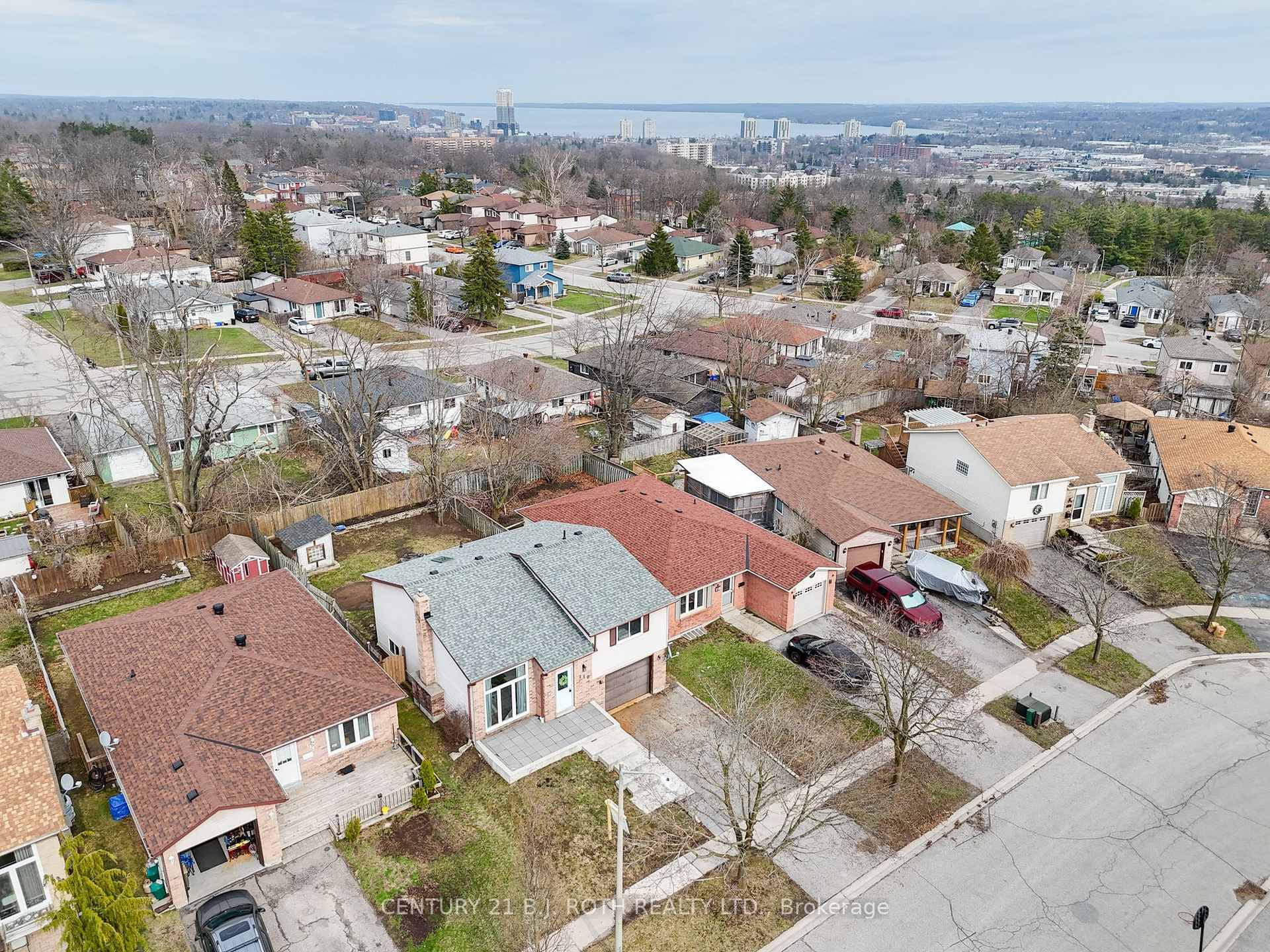 Photo 46 of 116 Shakespeare Crescent, Barrie, Letitia Heights — HOMEH